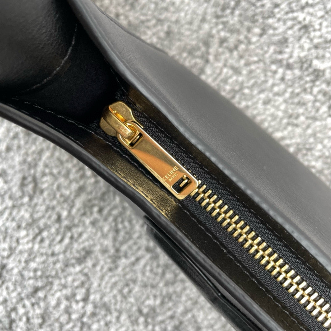 Celine Triomphe Hobo