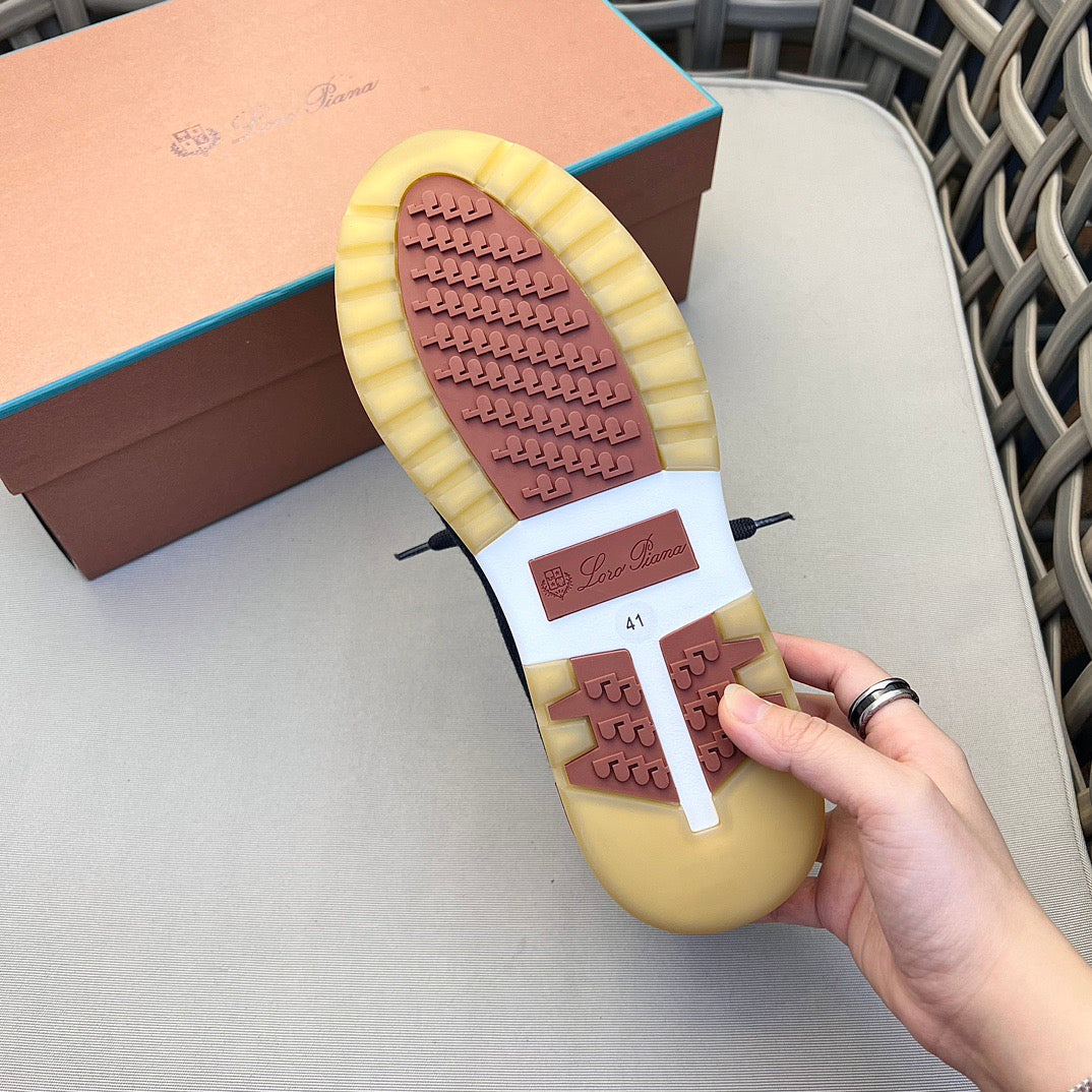 LP Sneakers