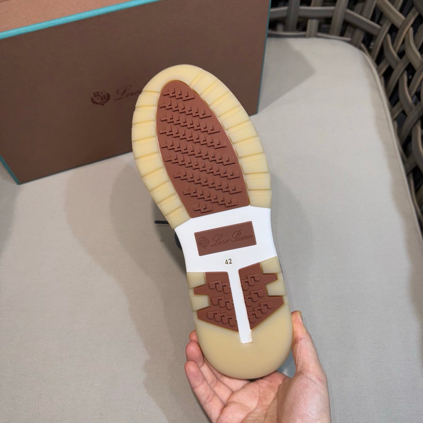 LP Sneakers