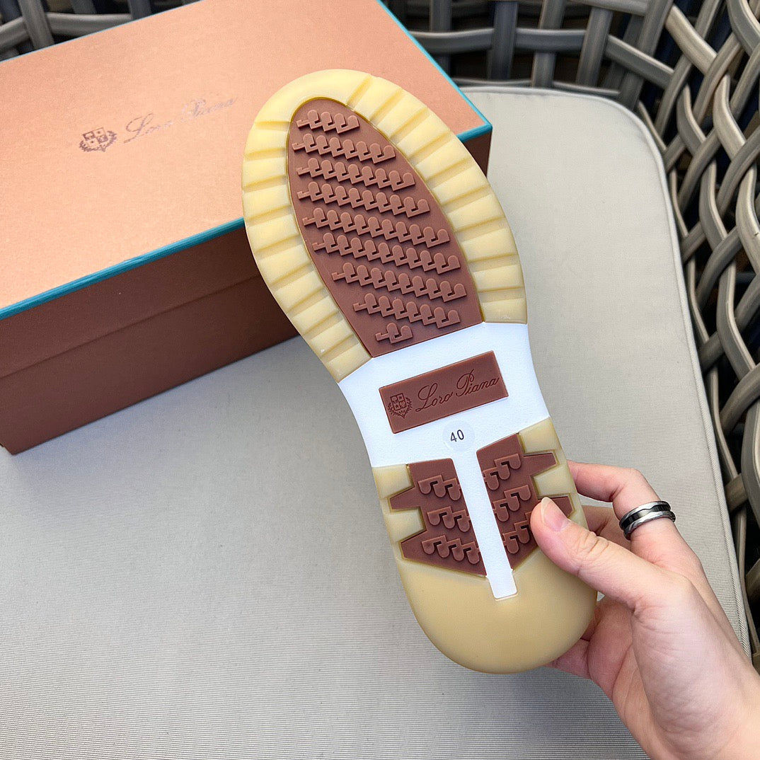 LP Sneakers