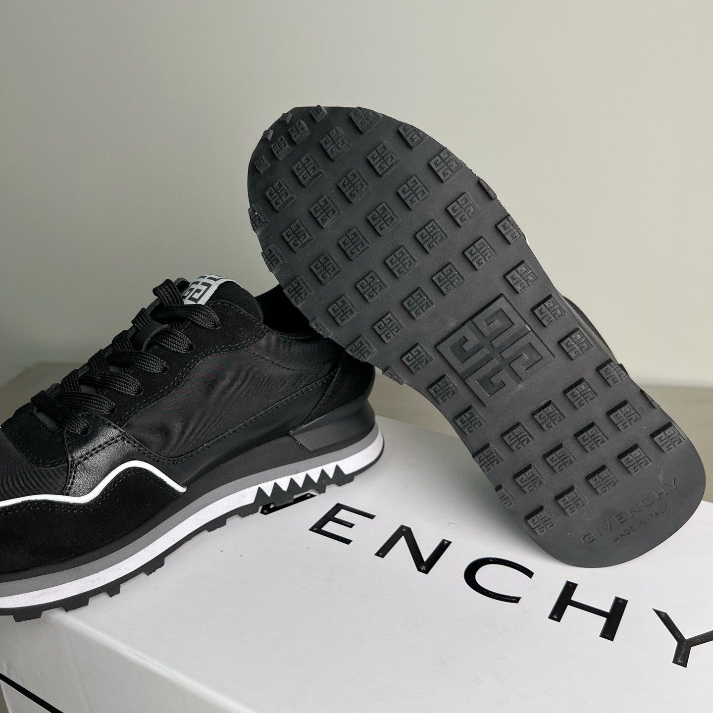 Givenchy Sneakers