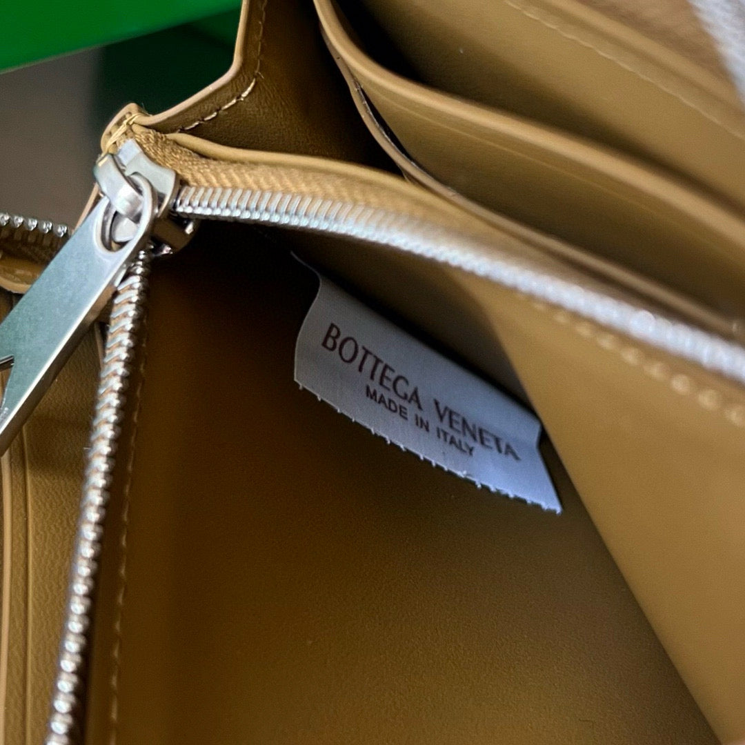 Bottega Veneta Long Zipped Wallet