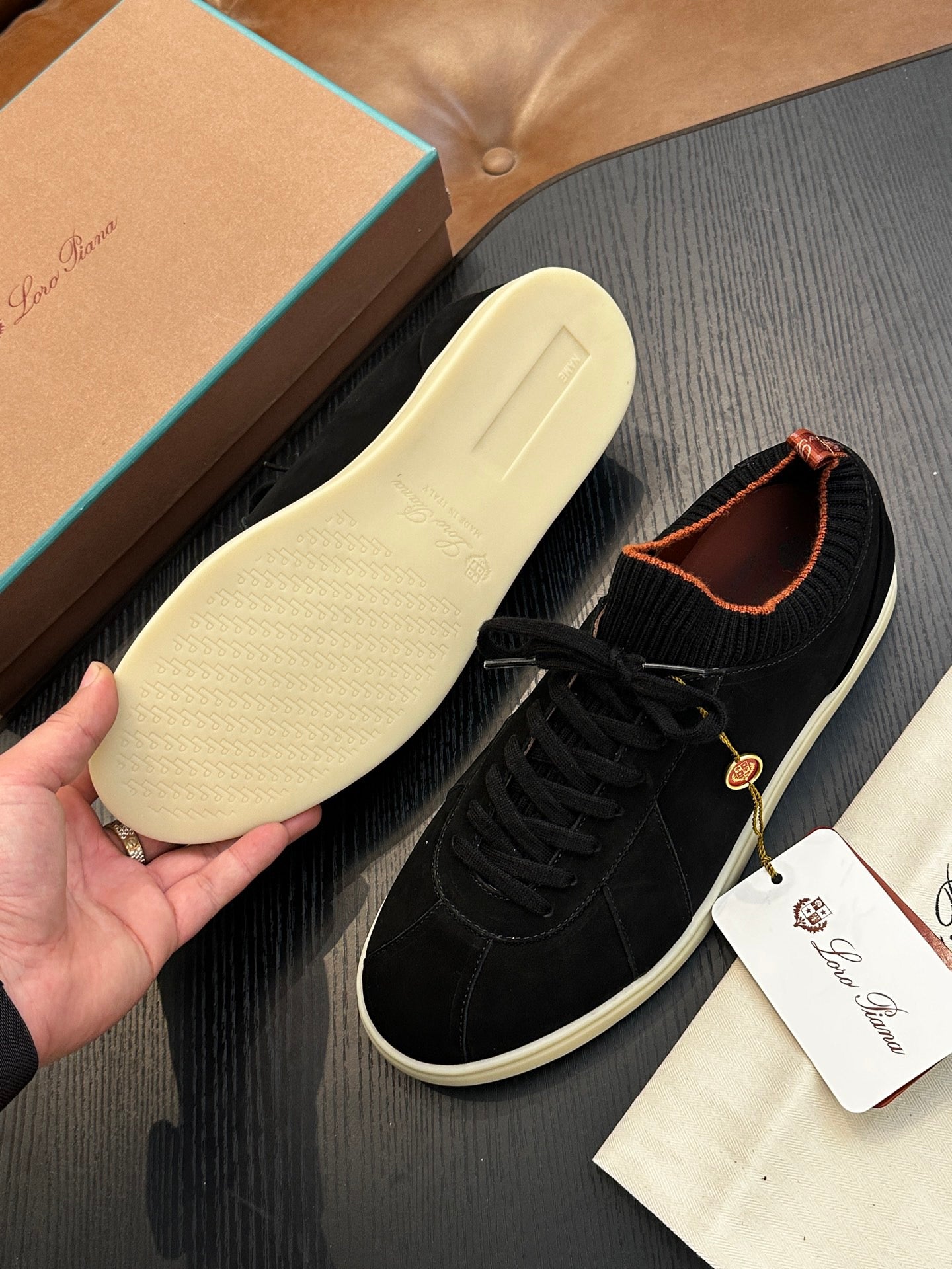 LP Sneakers