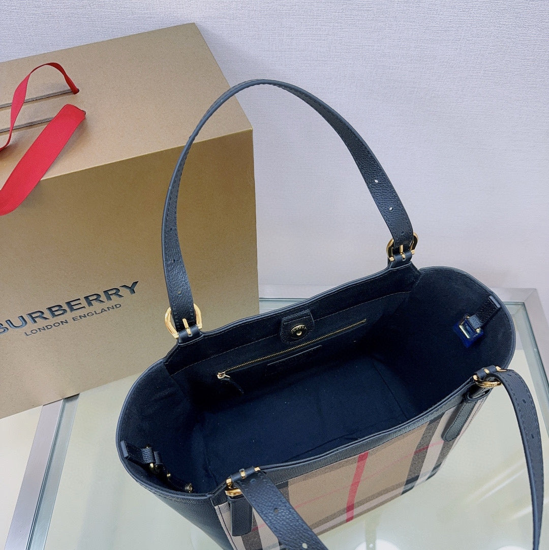 BBR Highlands Shoulder Bag