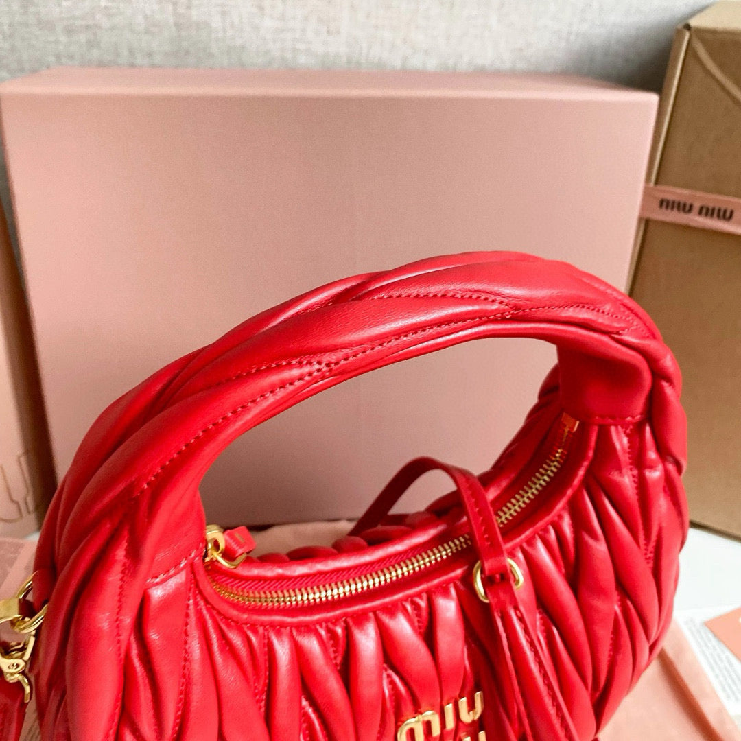 Miu Miu Wander Bag 20x23x6cm