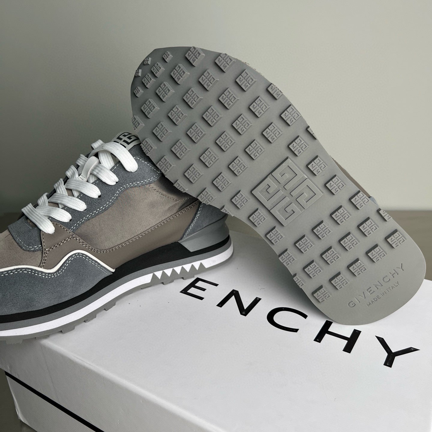 Givenchy Sneakers