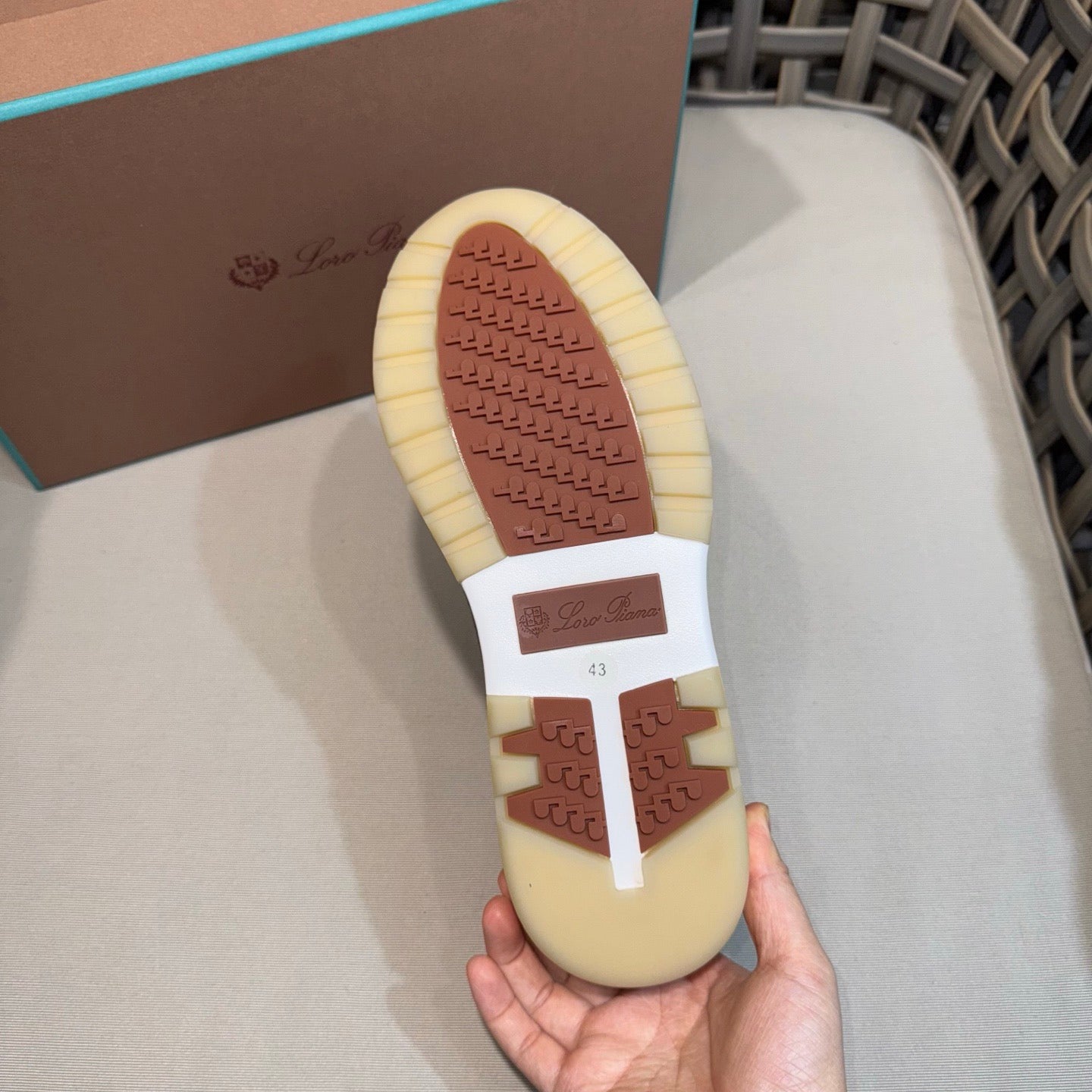 LP Sneakers