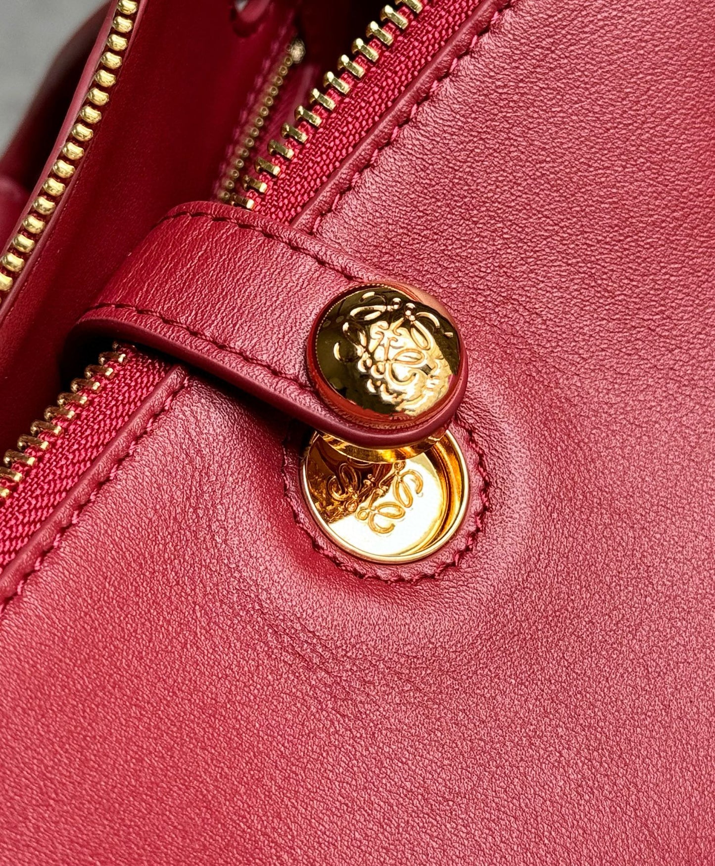 Loewe Madrid Handle Bag(23.5x10x19cm)