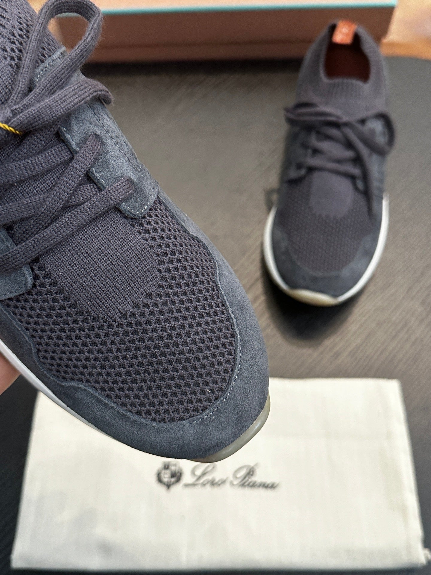 LP Sneakers