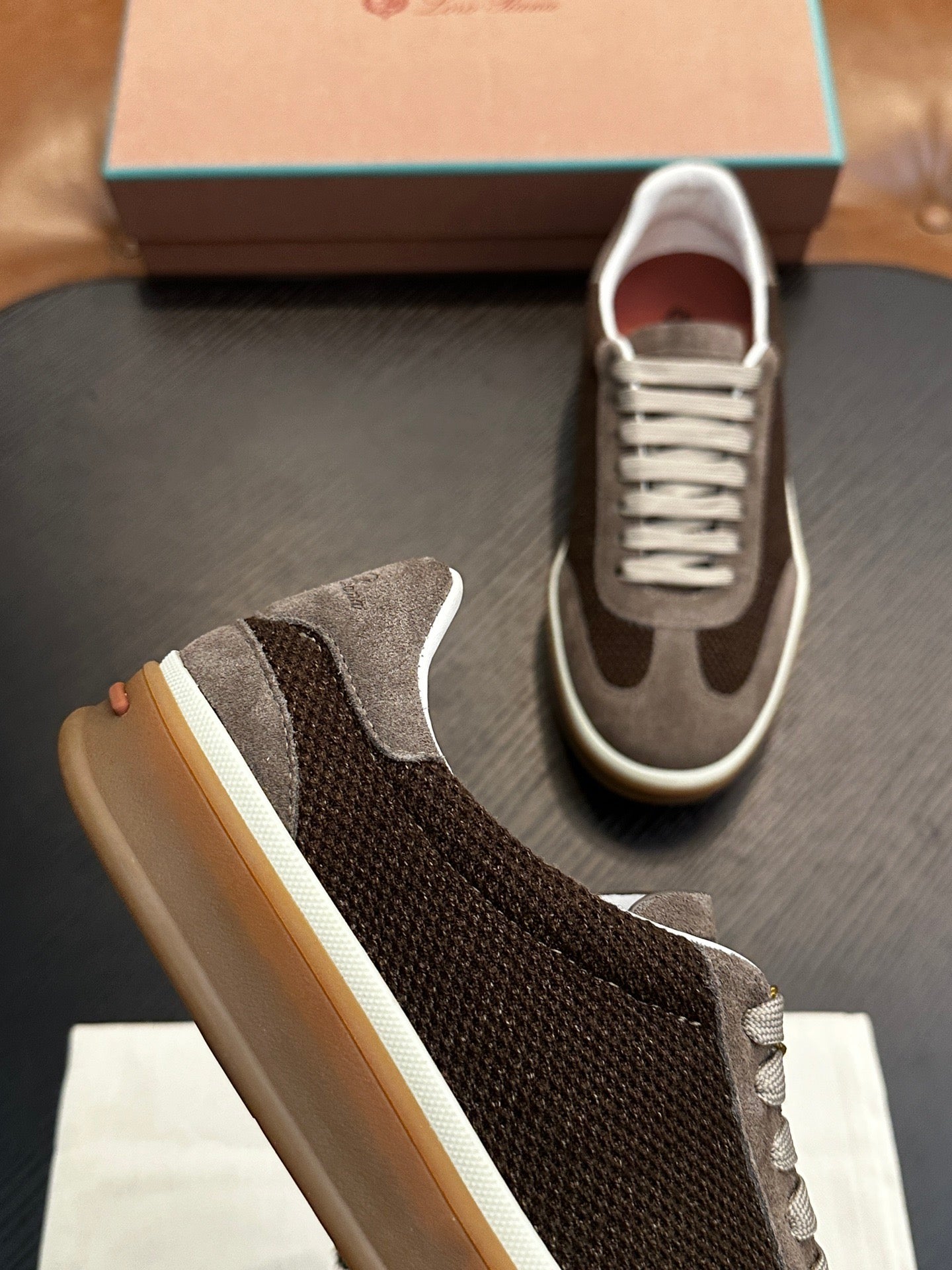 LP Sneakers