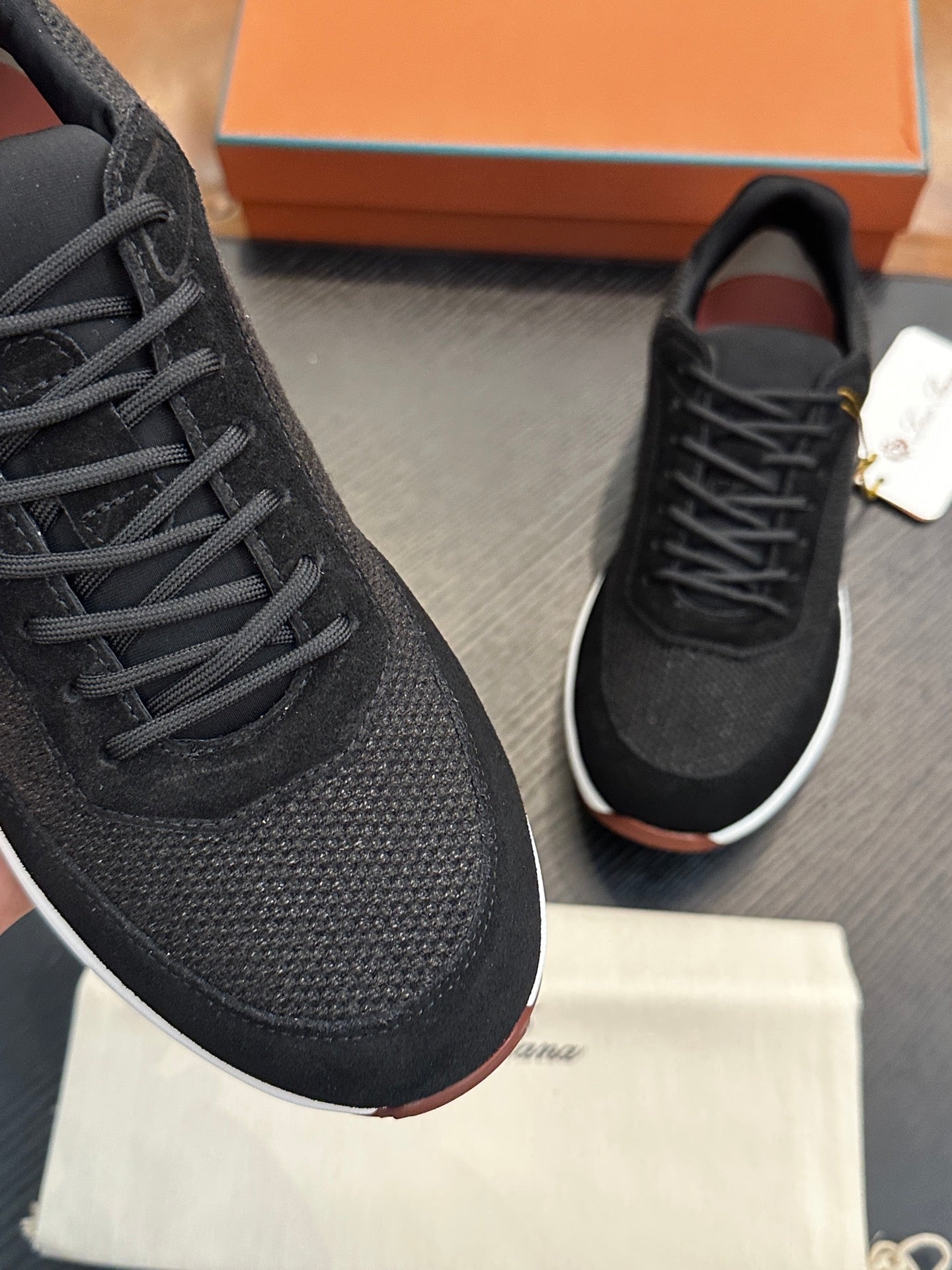 LP Sneakers