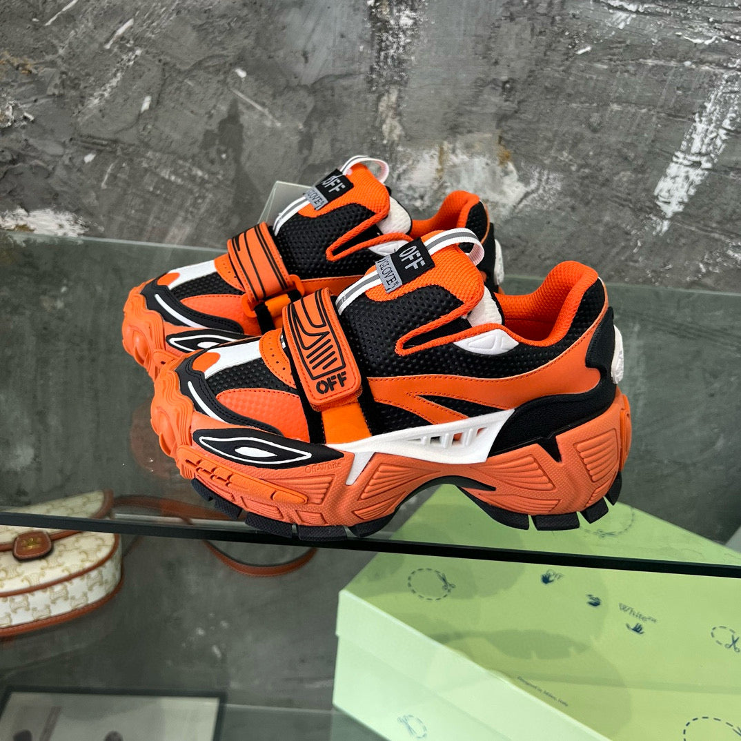 Off-White Sneaker