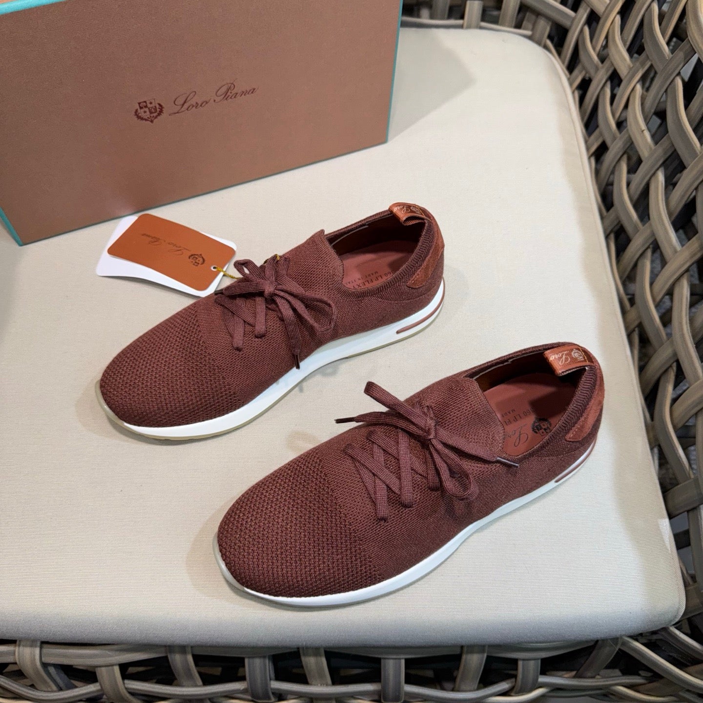 LP Sneakers