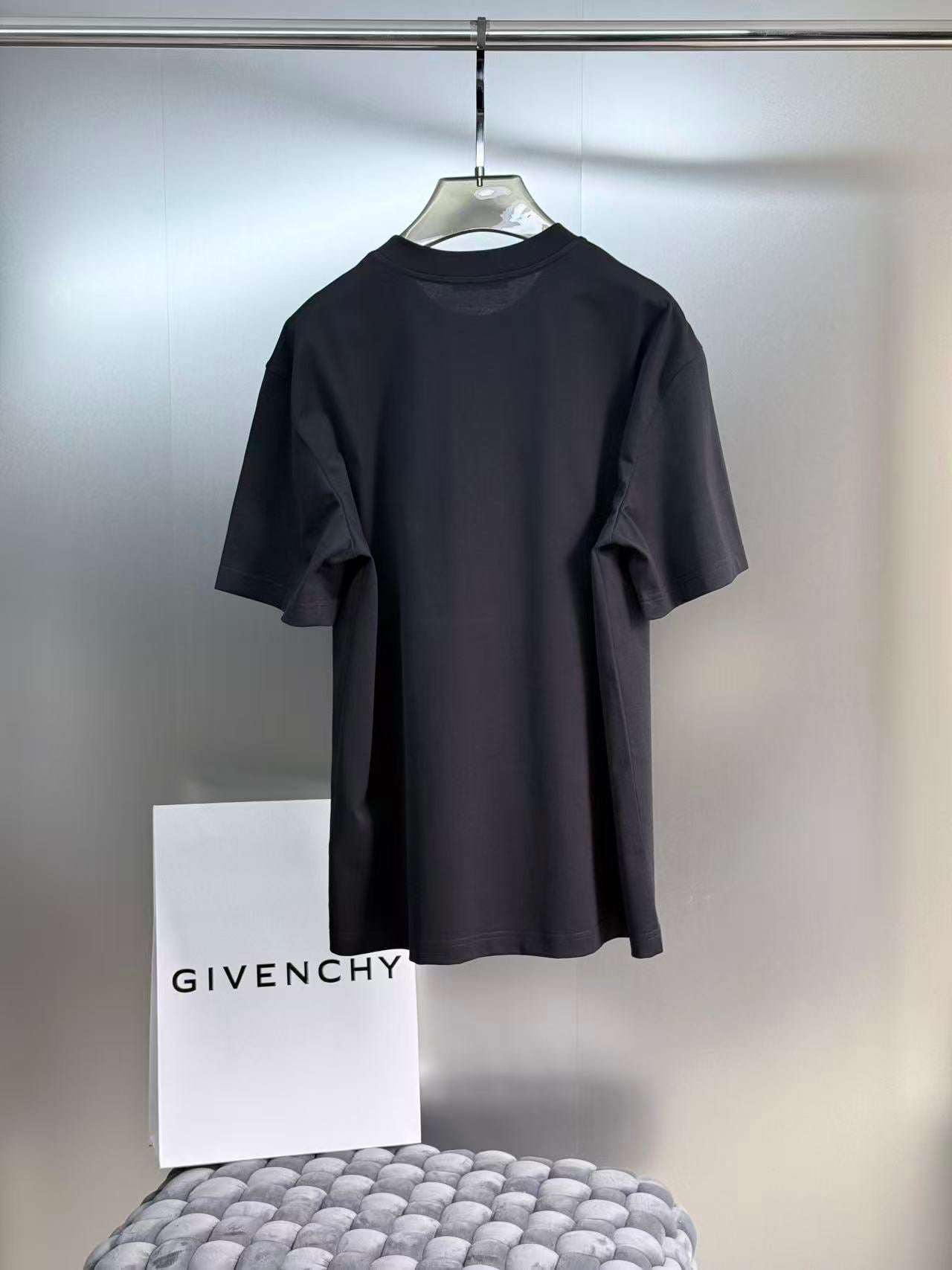 Givenchy T-Shirt