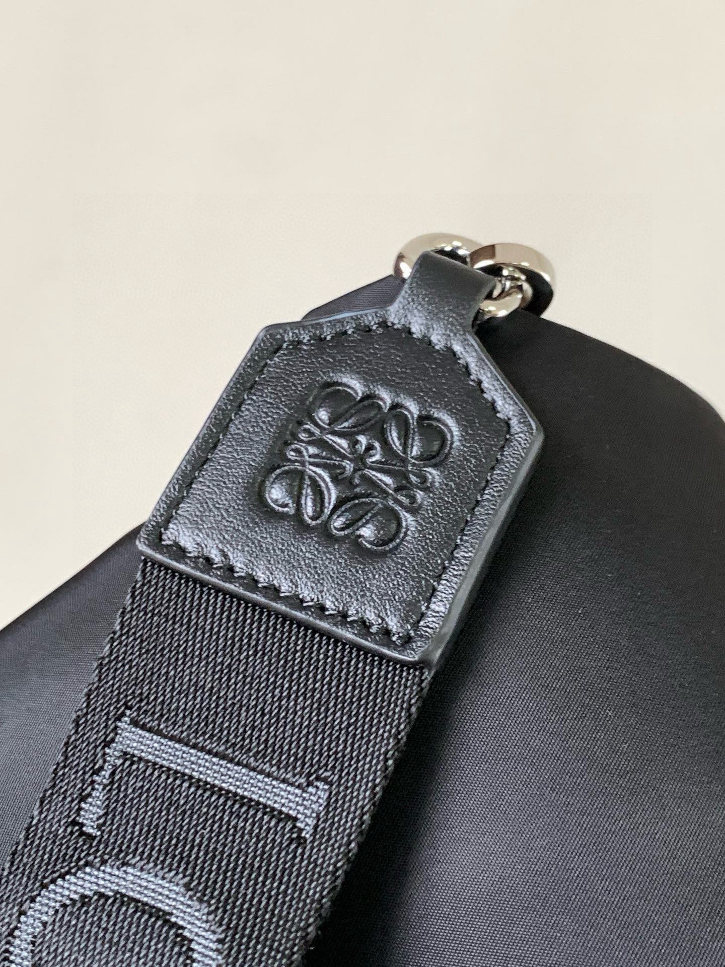 Loewe Messenger Bag 30x20.5x10CM