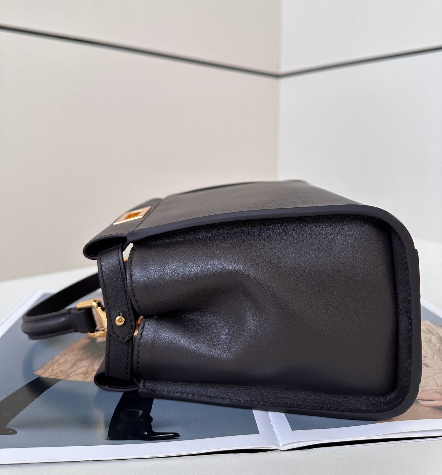 Fendi Peekaboo Bag (23x12x19 cm)