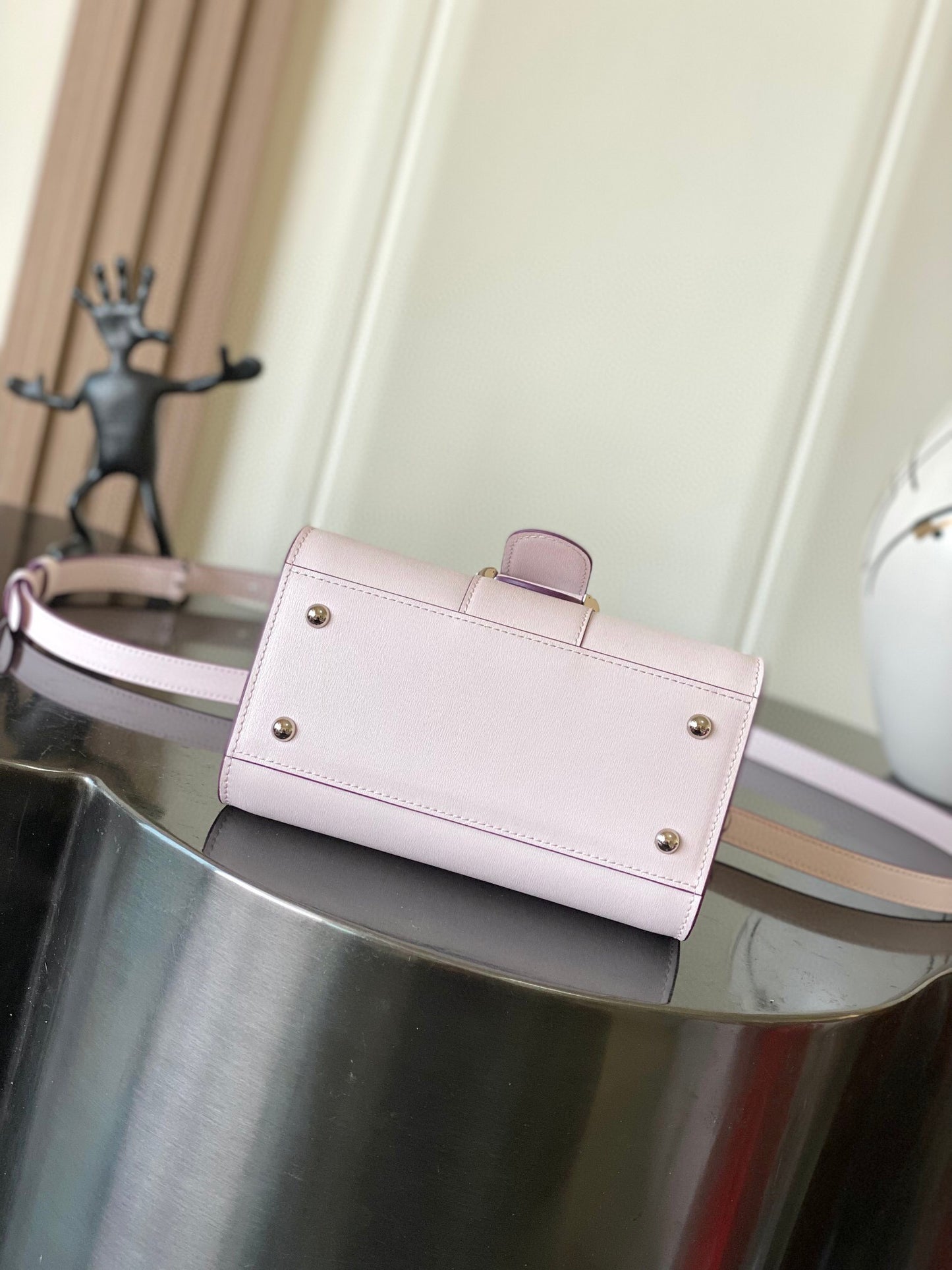 Delvaux Sling Bag (20*10*16cm)