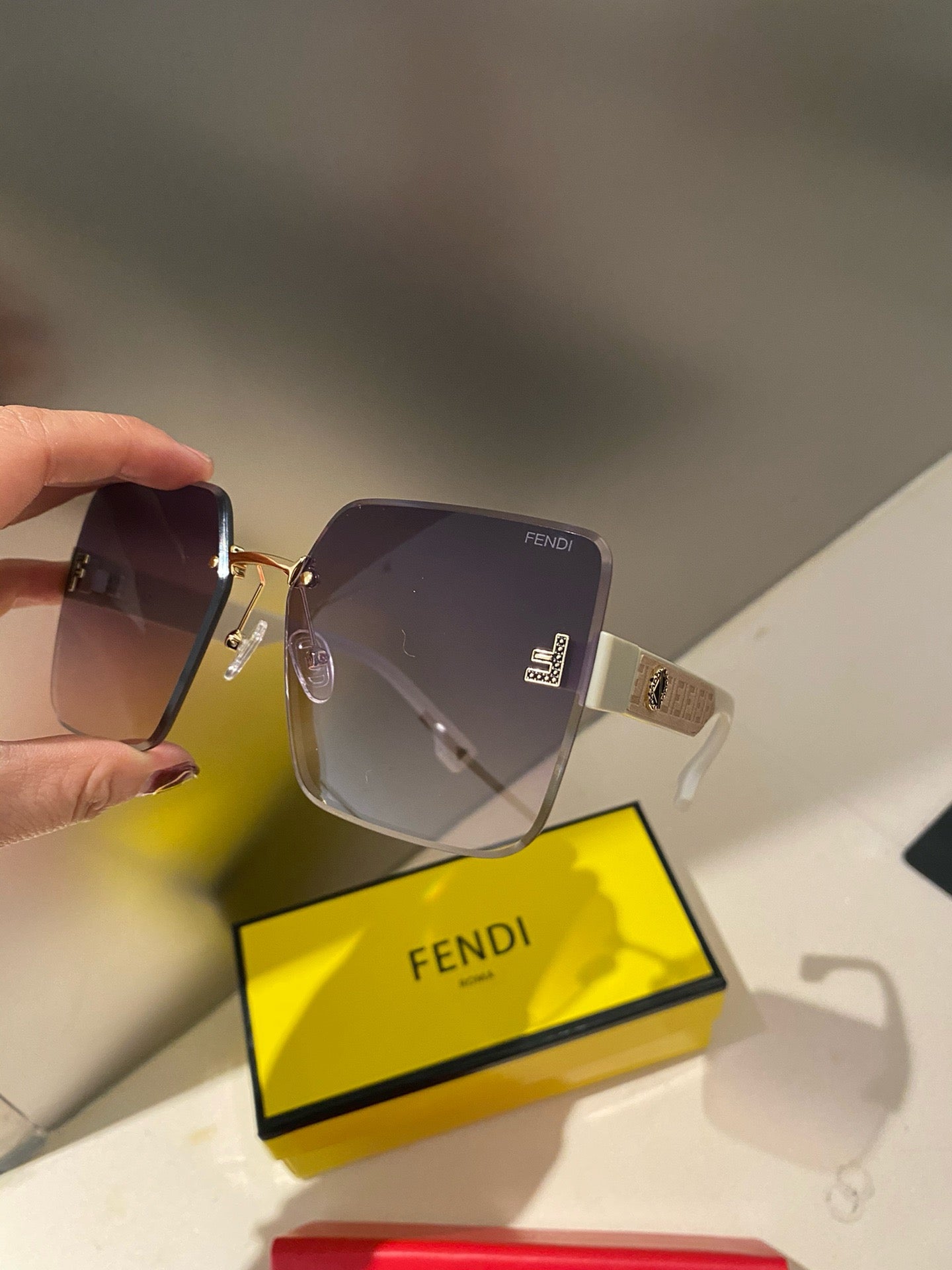 gafas de sol fendi