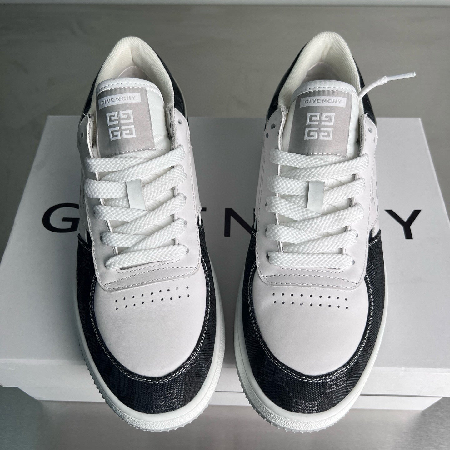 Givenchy Sneakers