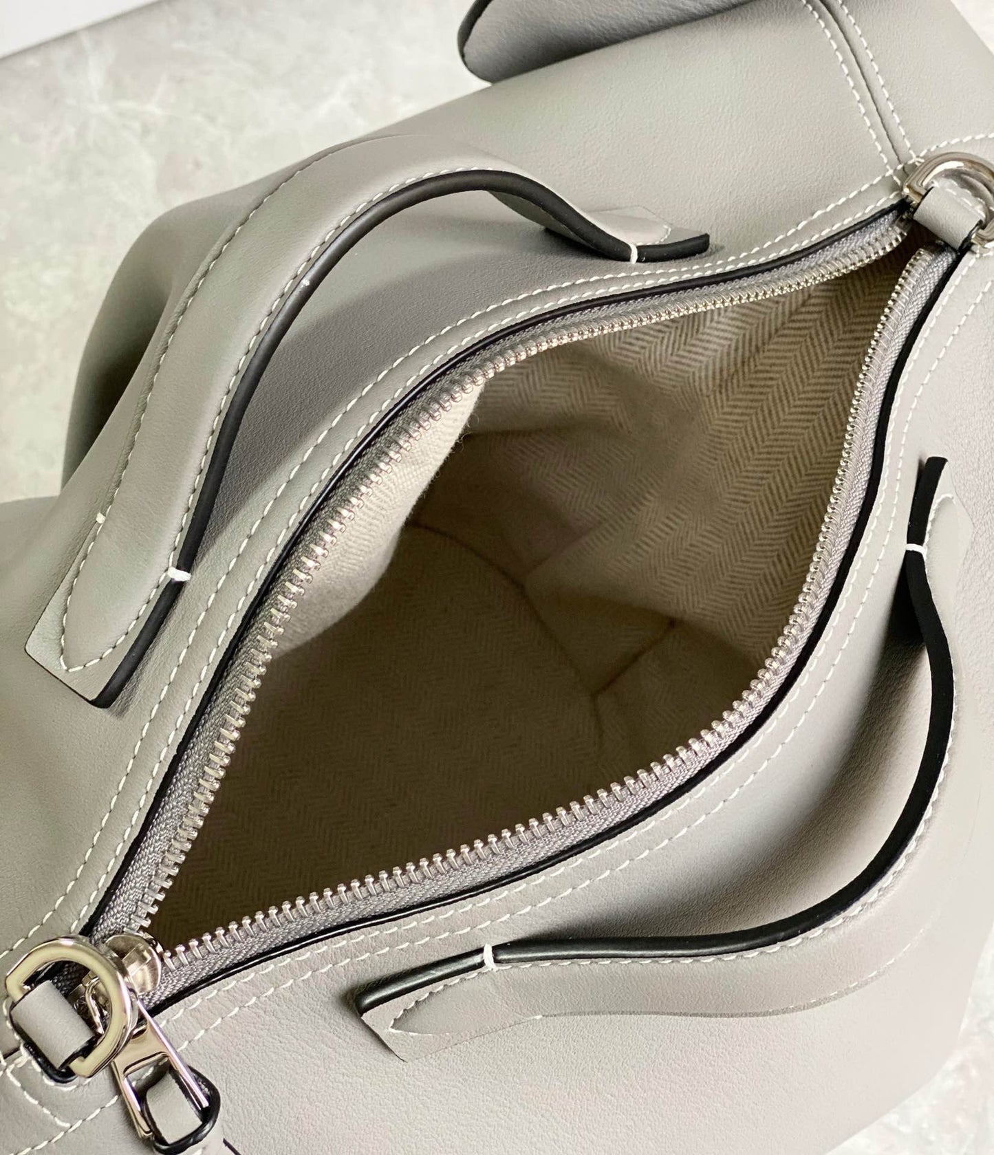 Loewe Elephant Shoulder Bag(35x16x23cm)