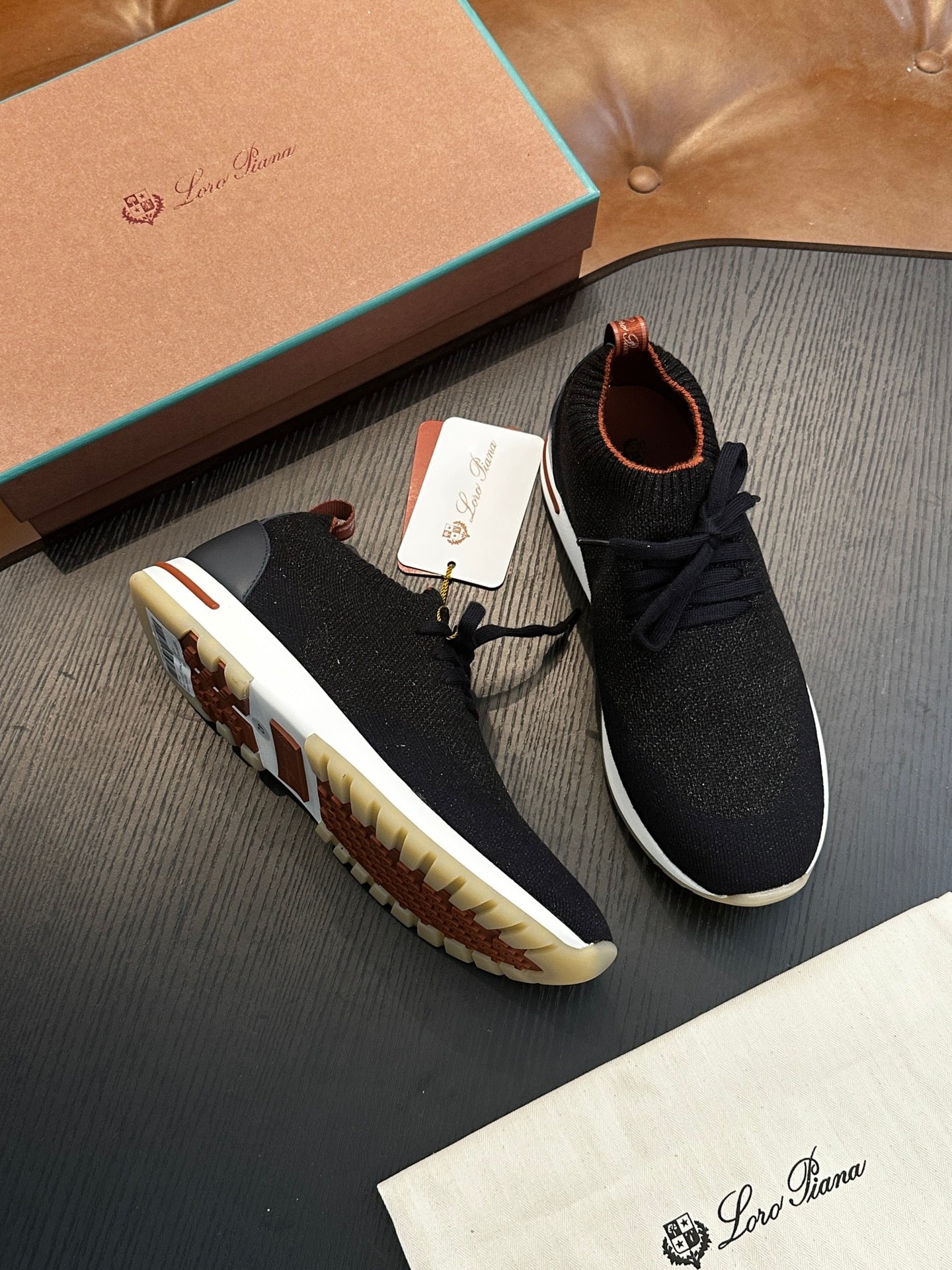 LP Sneakers