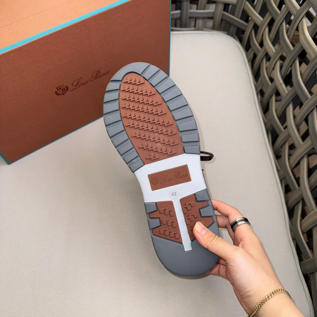 LP Sneakers
