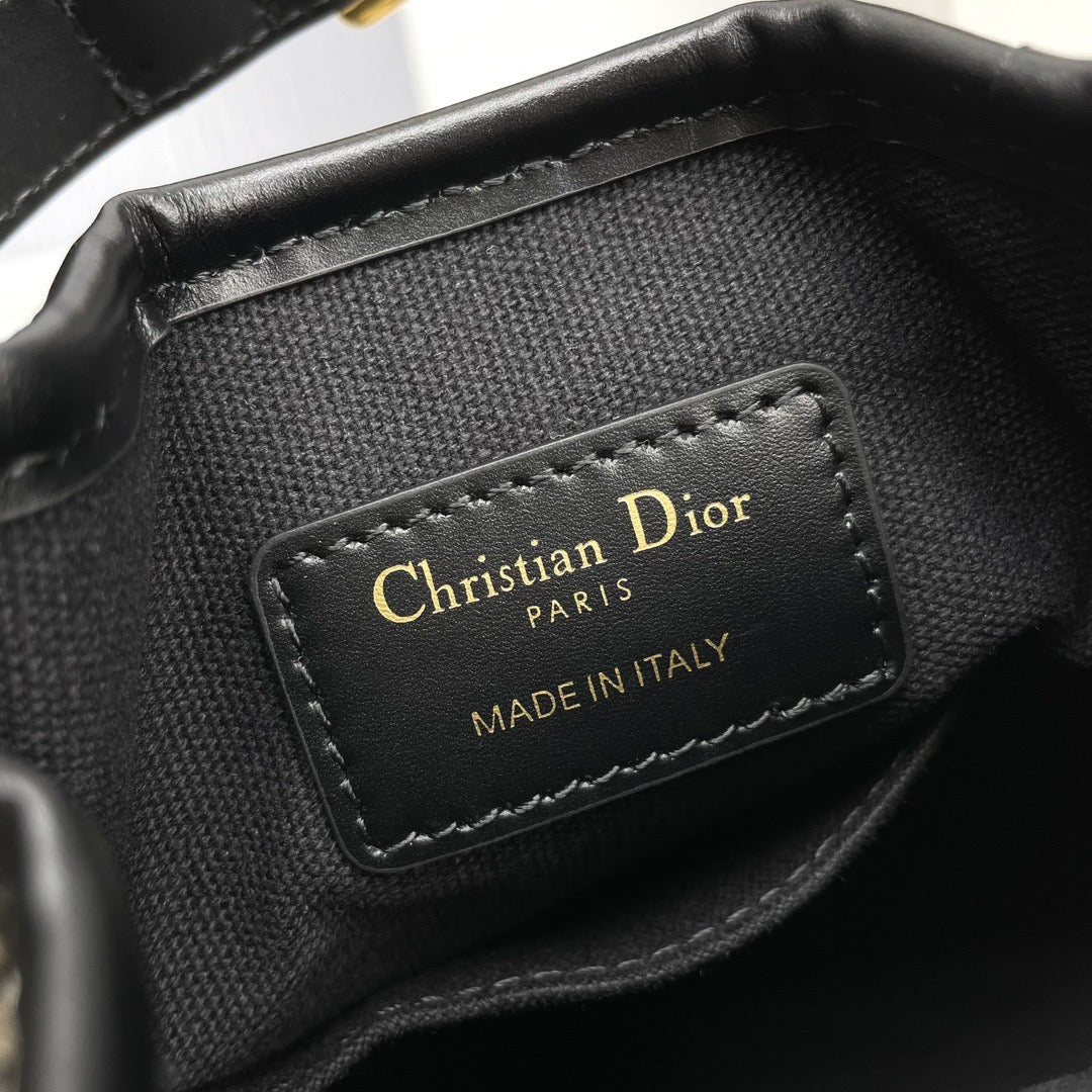 Dior C’est Handbag (17cm)