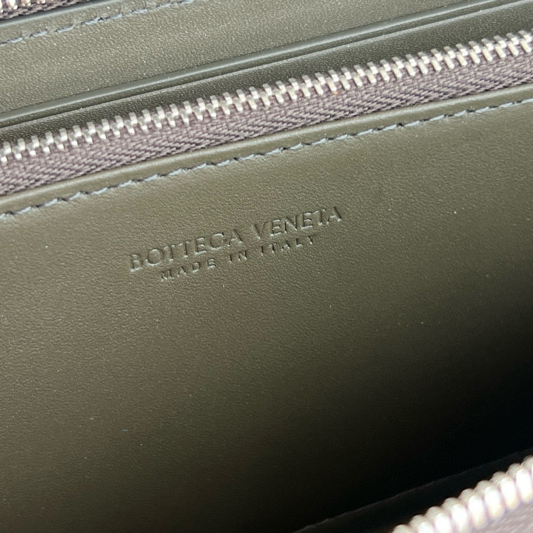 Bottega Veneta Long Zipped Wallet