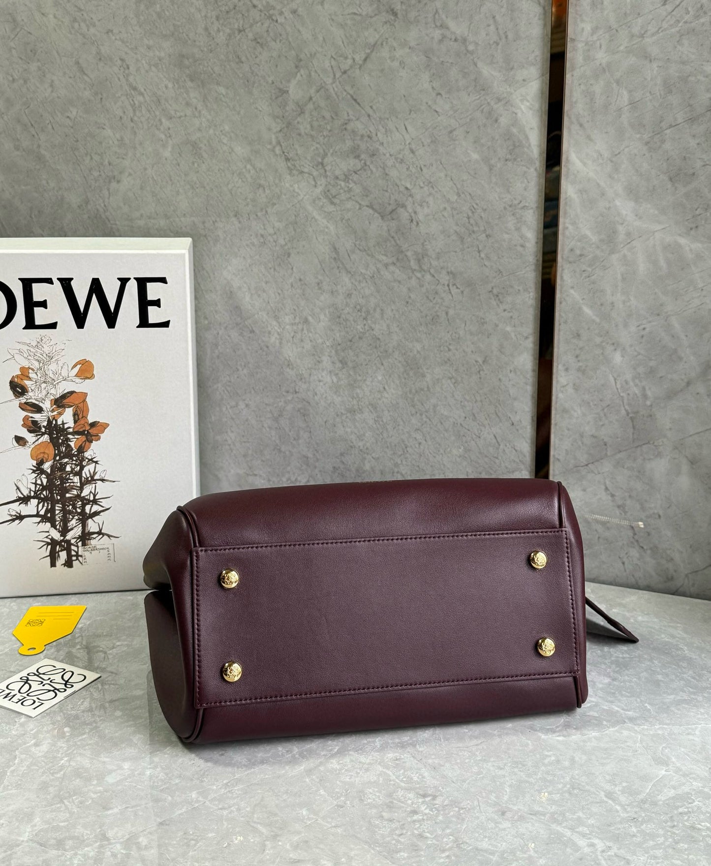Loewe Madrid Handle Bag(28.5x11x23cm)