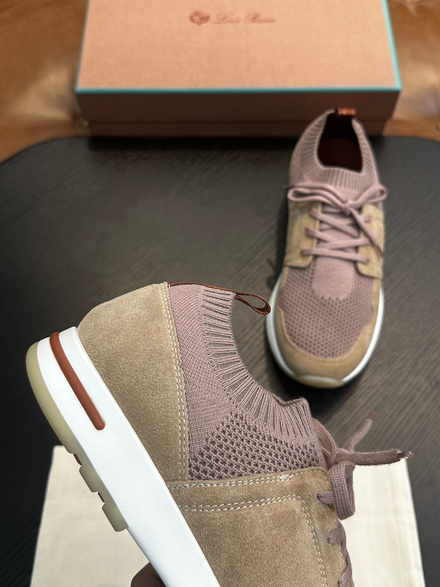 LP Sneakers