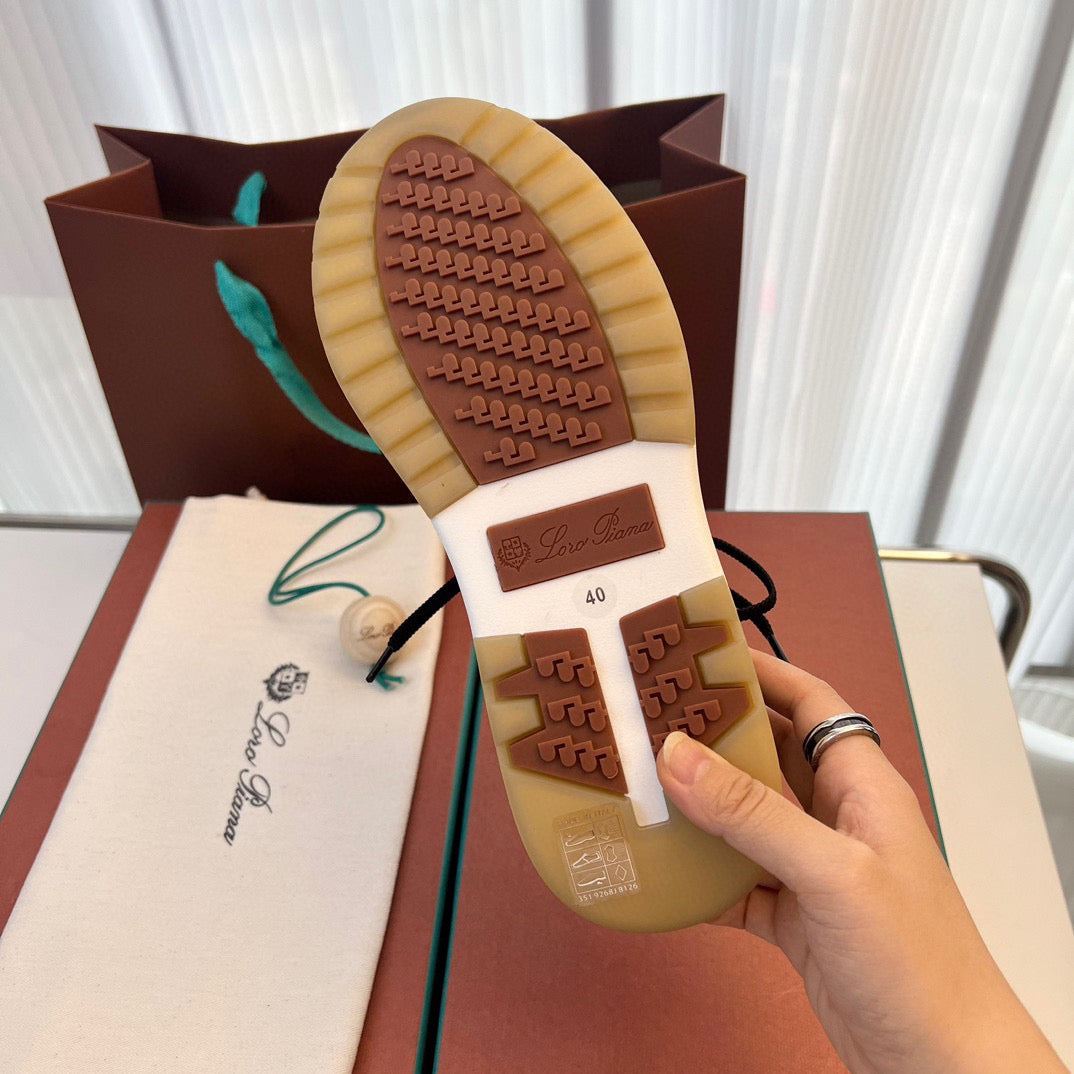 LP Sneakers