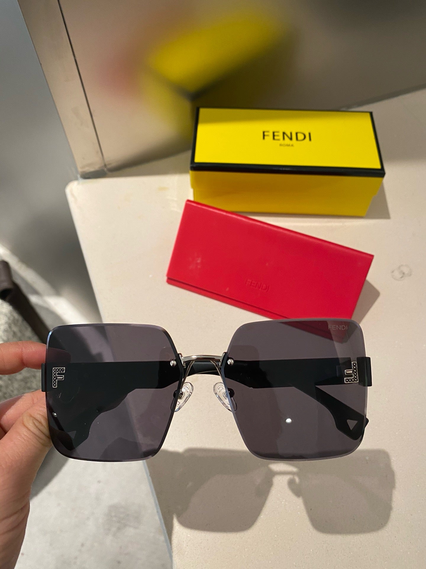 gafas de sol fendi