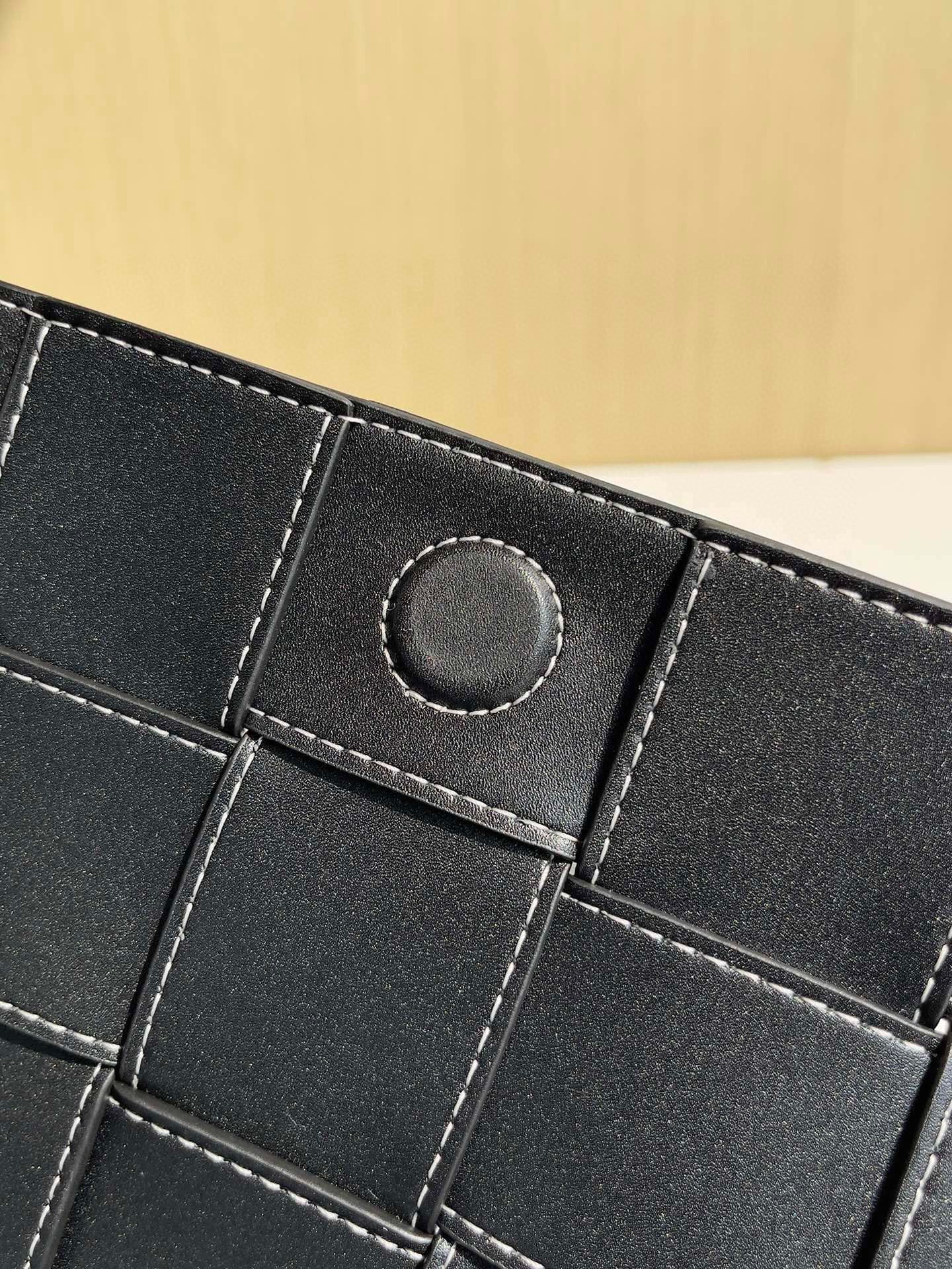 Bottega Veneta Messenger Bag