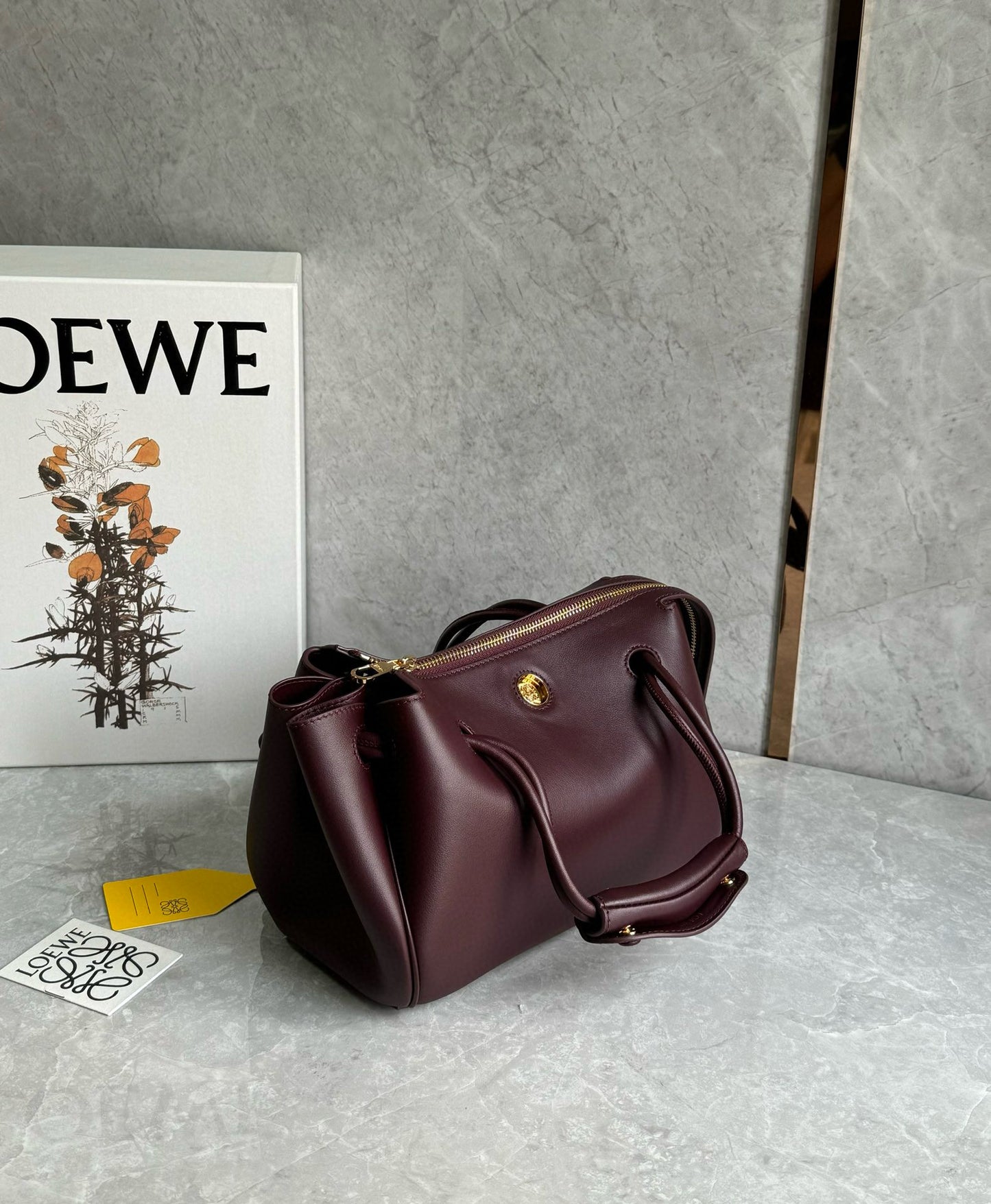 Loewe Madrid Handle Bag(23.5x10x19cm)