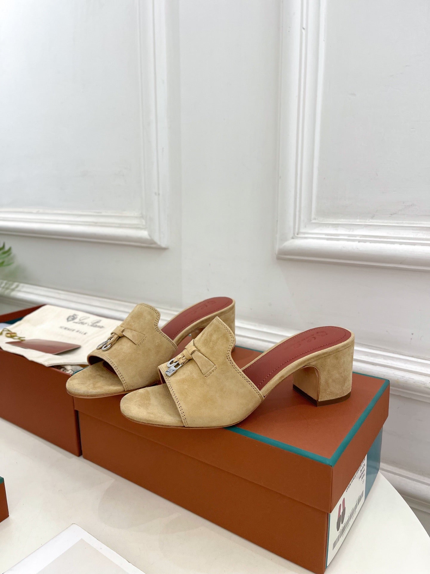 LP Sandals