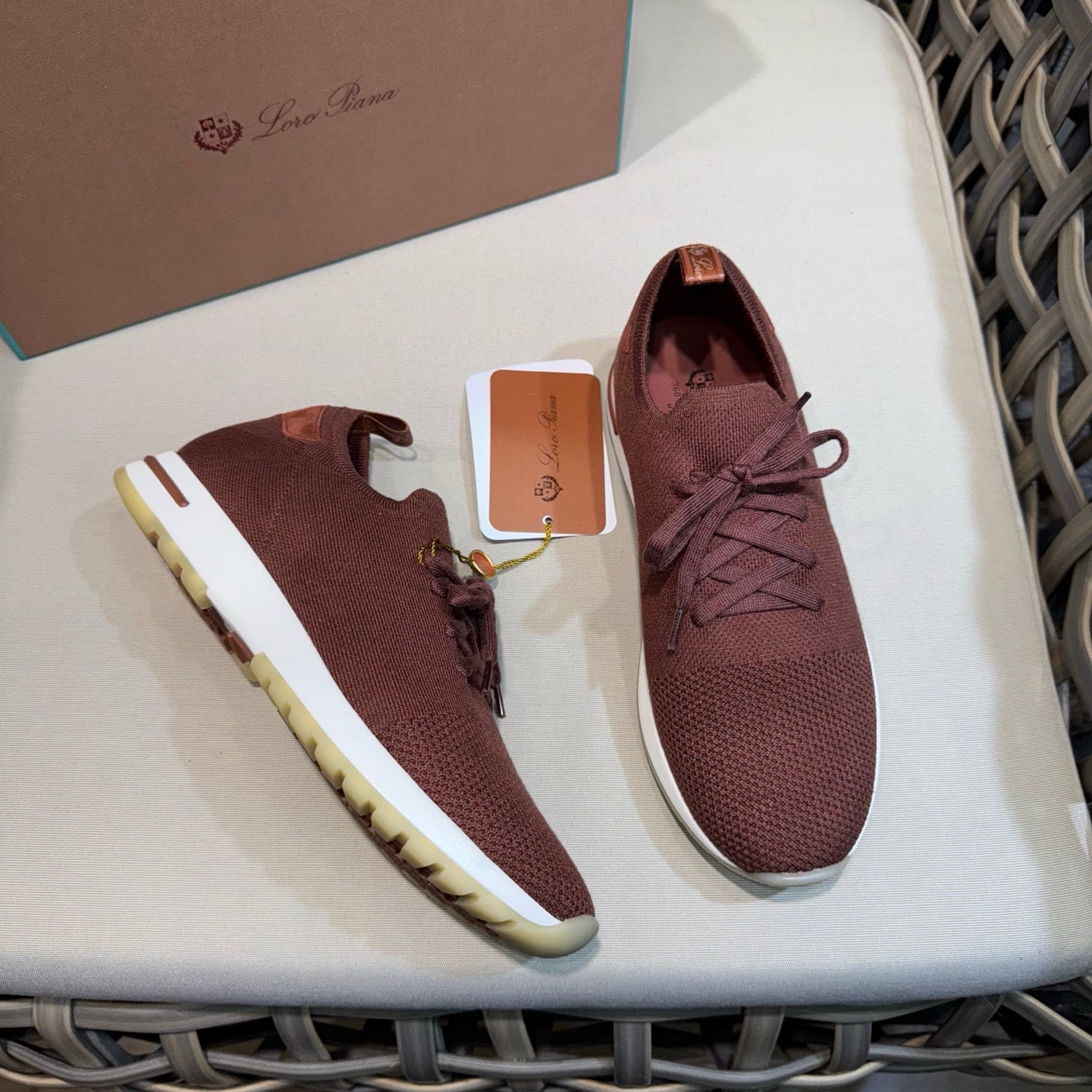 LP Sneakers