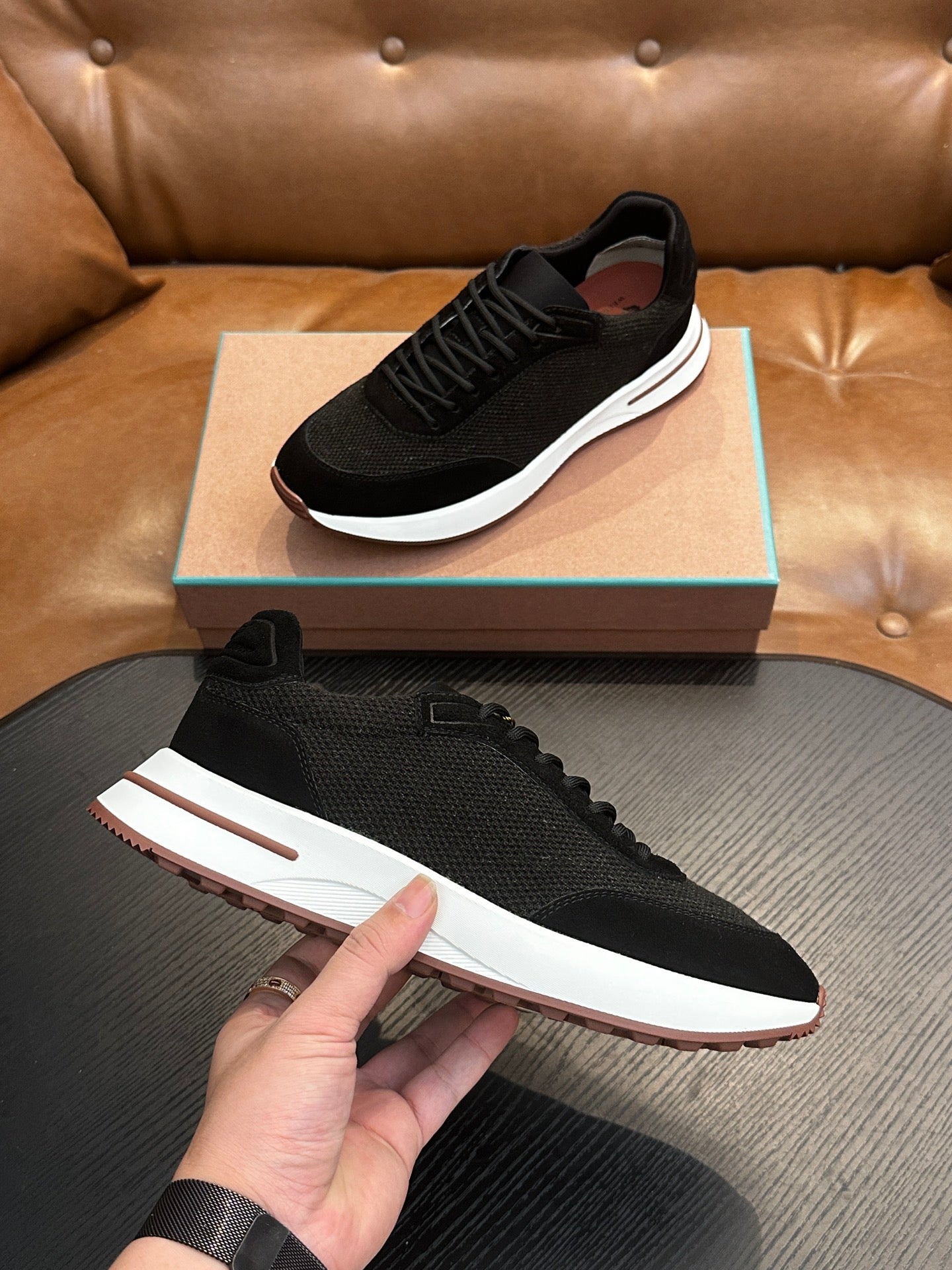 LP Sneakers