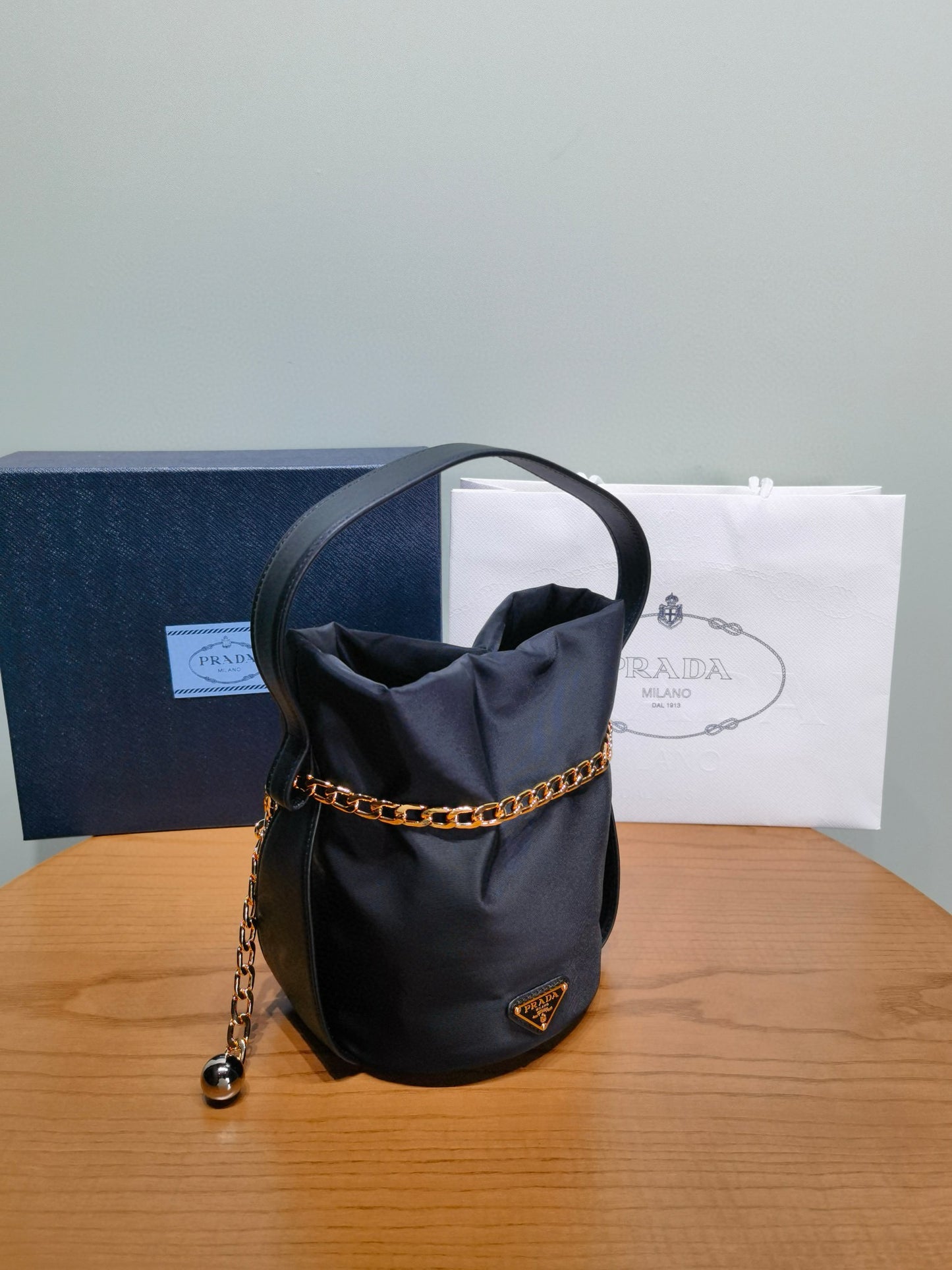 PD Petit Sac Noir Bucket Bag