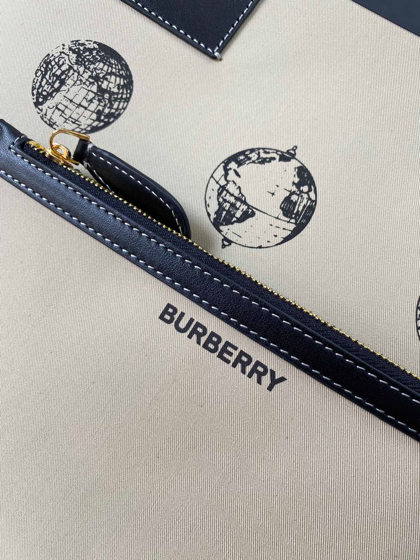 Burberry Totel
