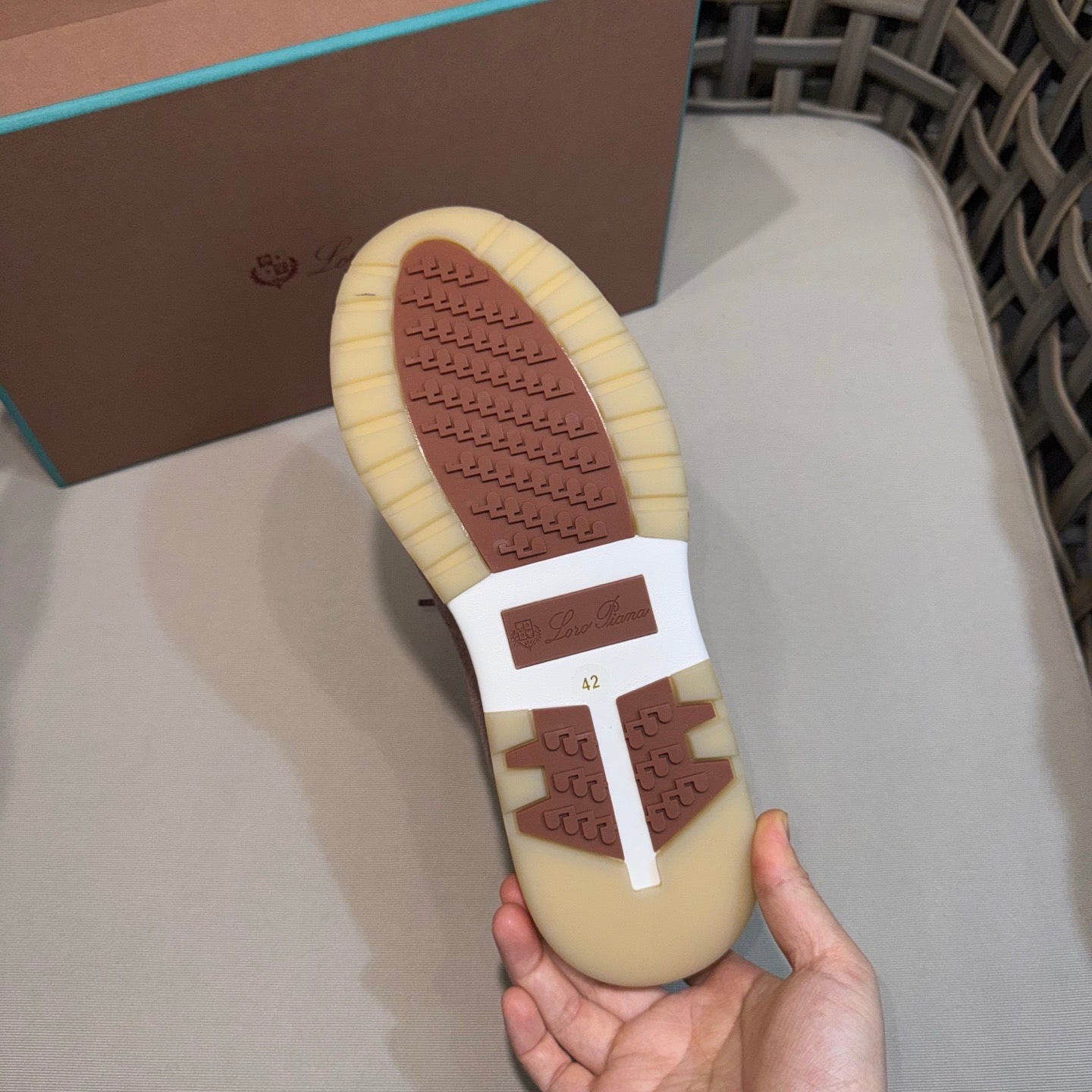 LP Sneakers