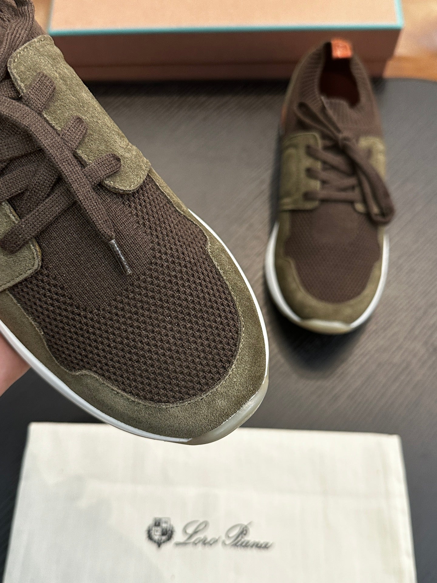 LP Sneakers