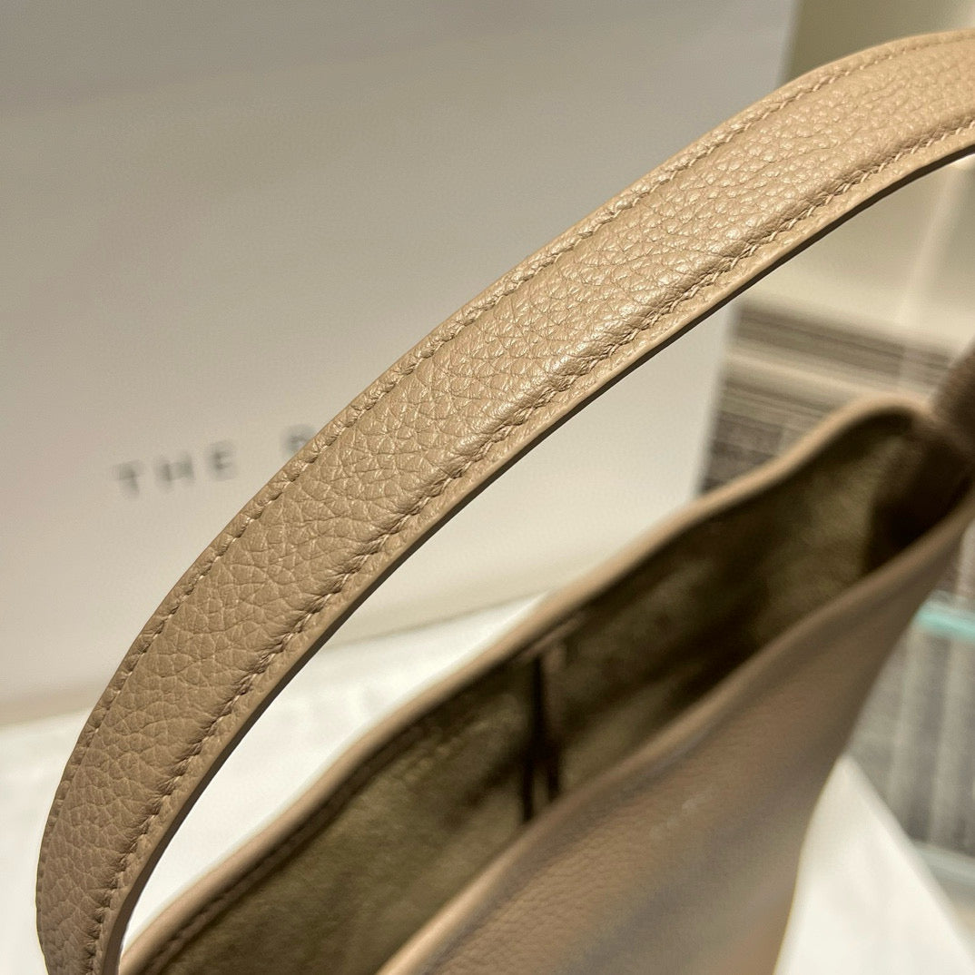 The Row Bucket Bag(24CM*22CM*11CM)
