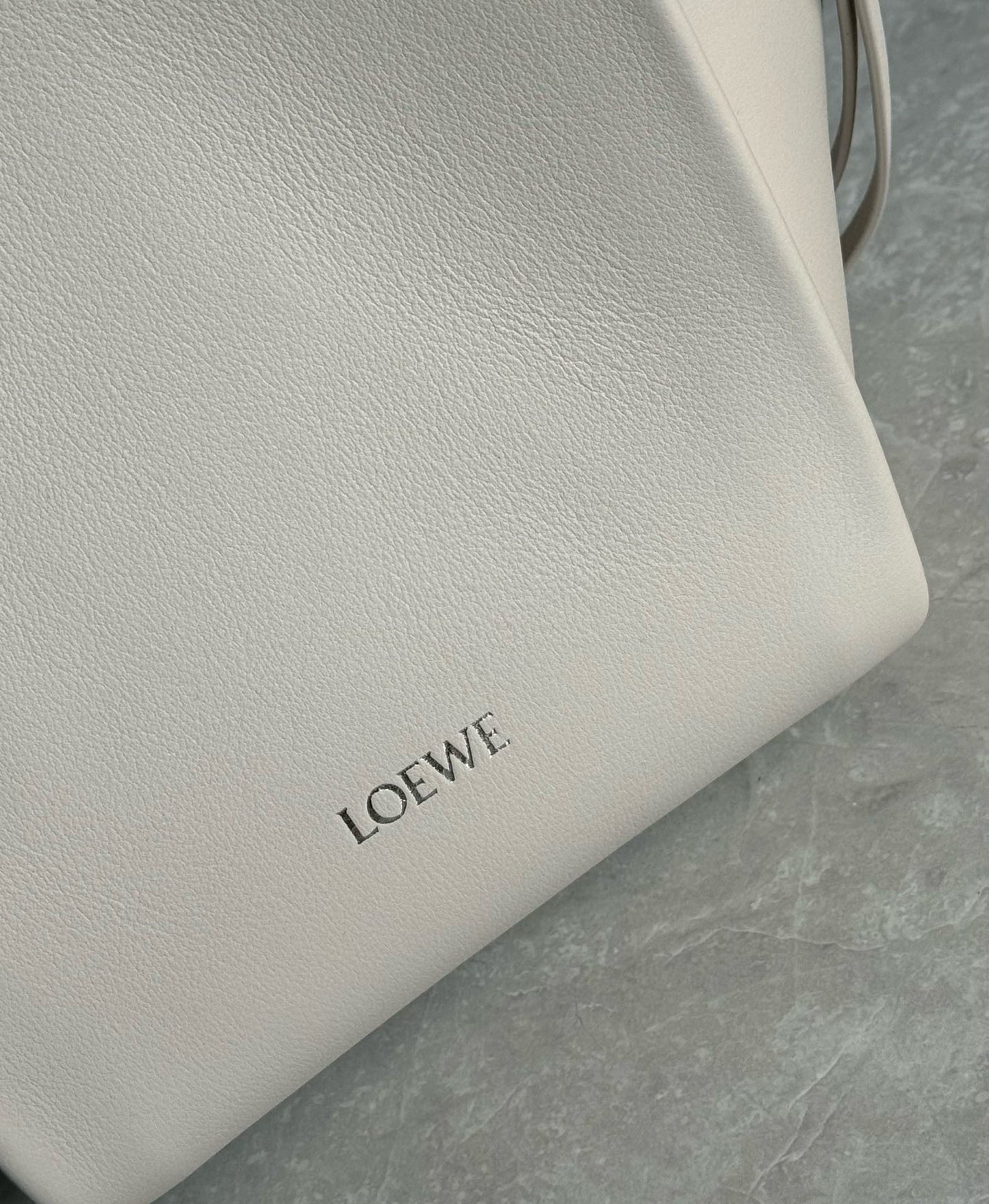 Loewe Hammock Flip Shoulder Bag(15x22.5x22cm)