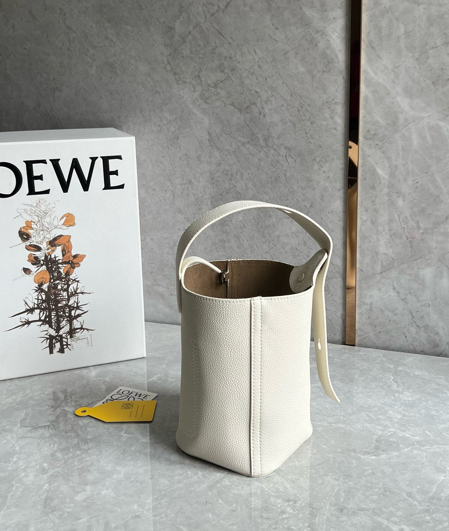 Loewe Pebble Bucket Bag(16x16x19.5cm)