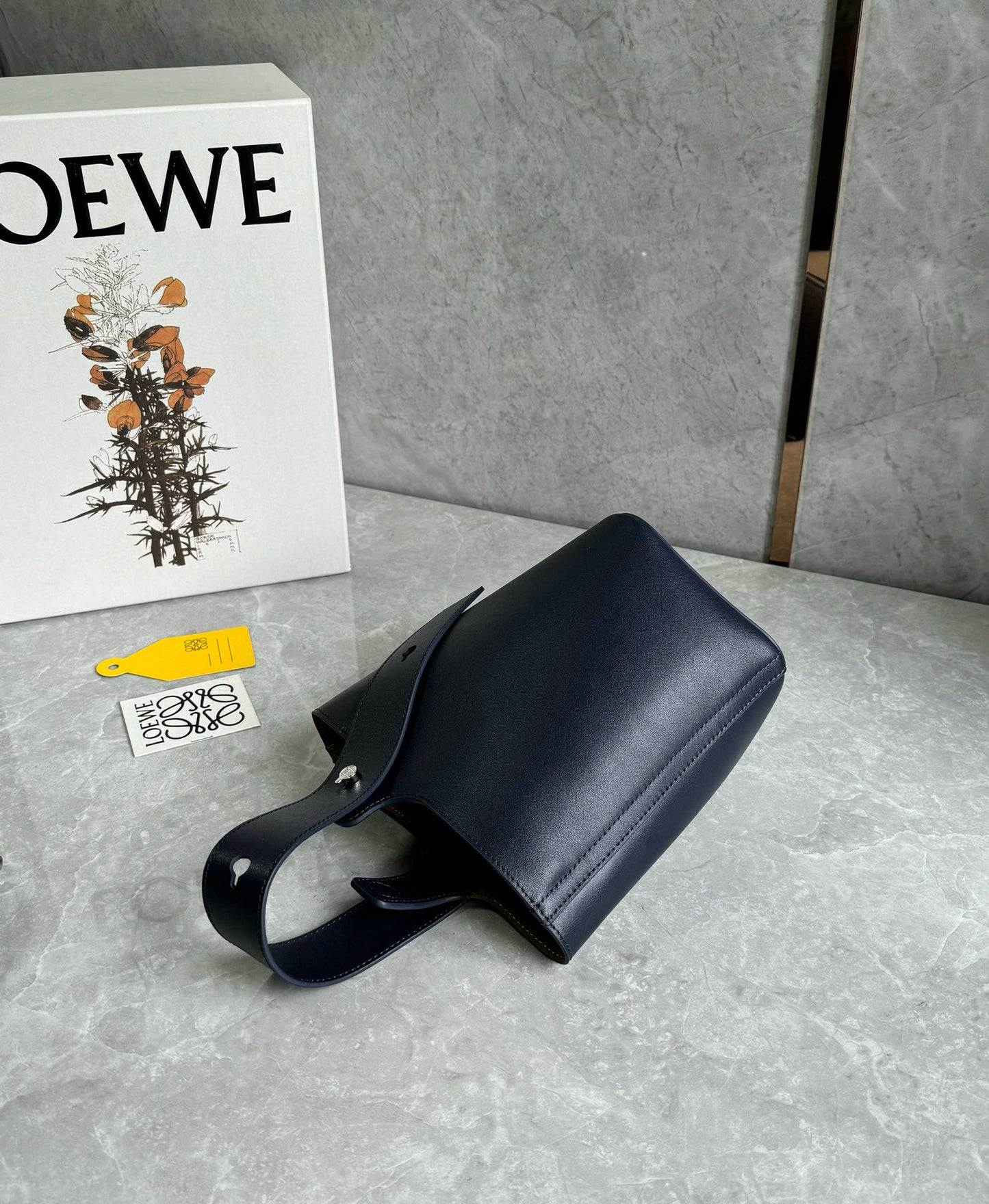 Loewe Pebble Bucket Bag(16x16x19.5cm)
