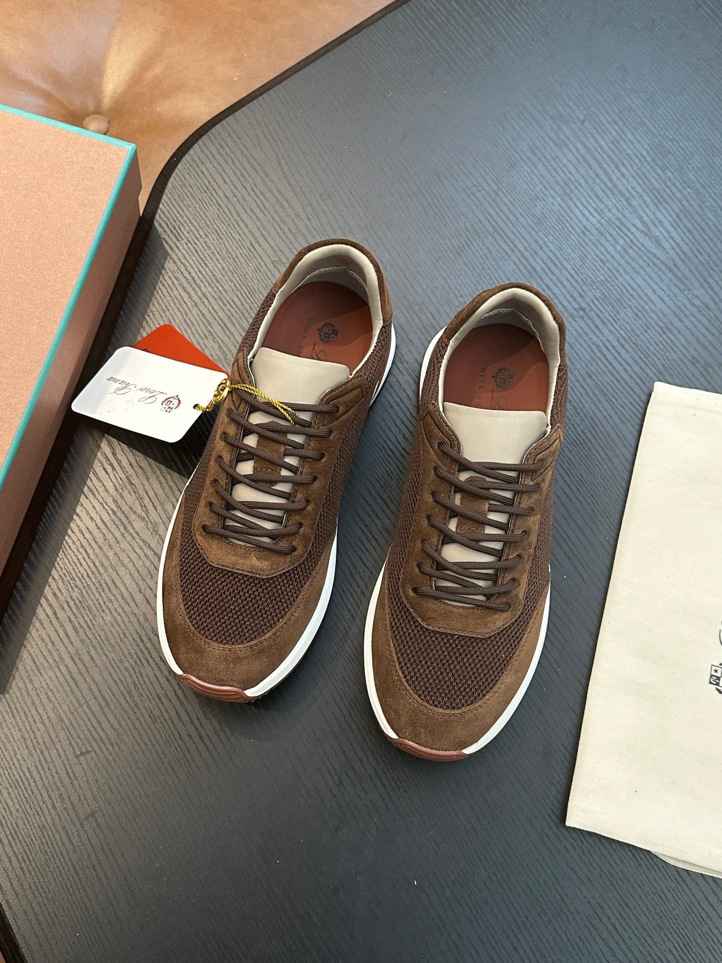 LP Sneakers
