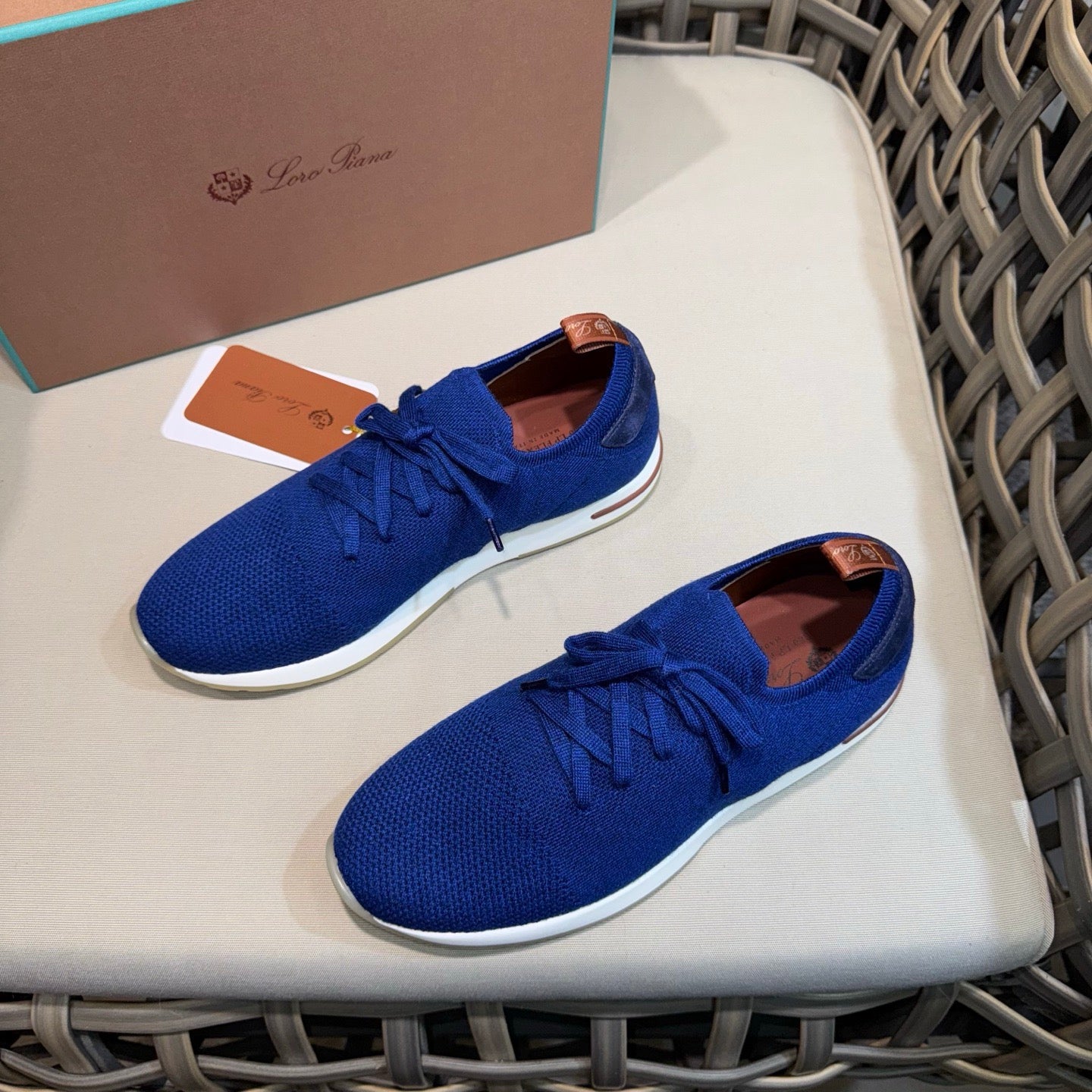 LP Sneakers