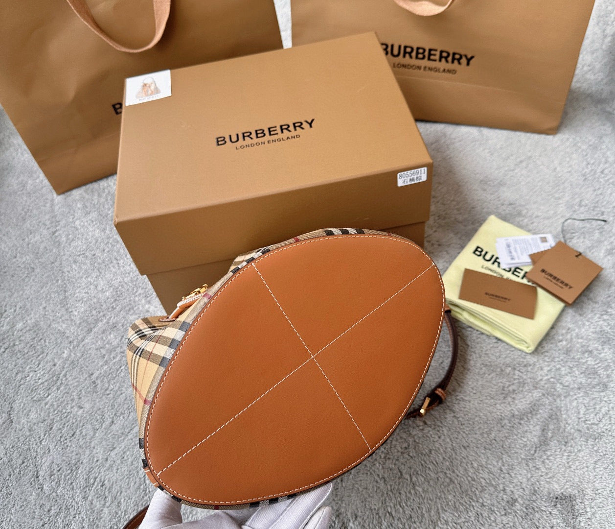 Burberry London Mini Bucket Bag(16CM*26CM*26CM)