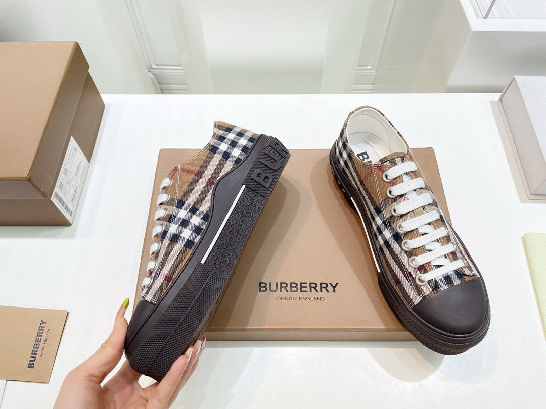 Burberry Sneakers