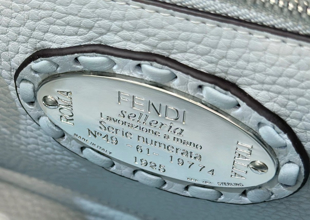 Fendi Peekaboo Bag (23.5x12x20 cm)